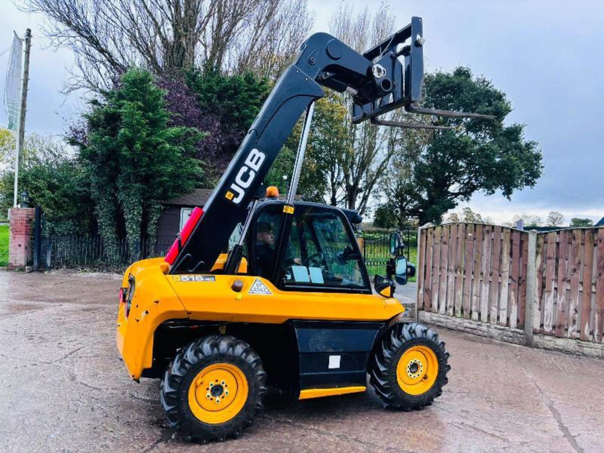 JCB 516-40 4WD TELEHANDLER *YEAR 2018, 68 PLATE, 1034 HOURS* C/W PALLET TINES - Image 12 of 17