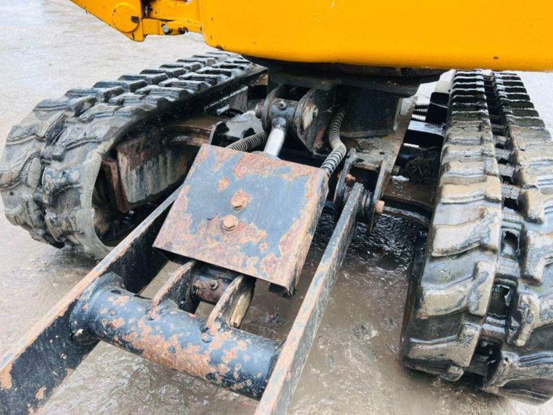 JCB MICRO DIGGER *YEAR 2019, ONLY 338 HOURS* C/W EXPANDING TRACKS - Image 6 of 16