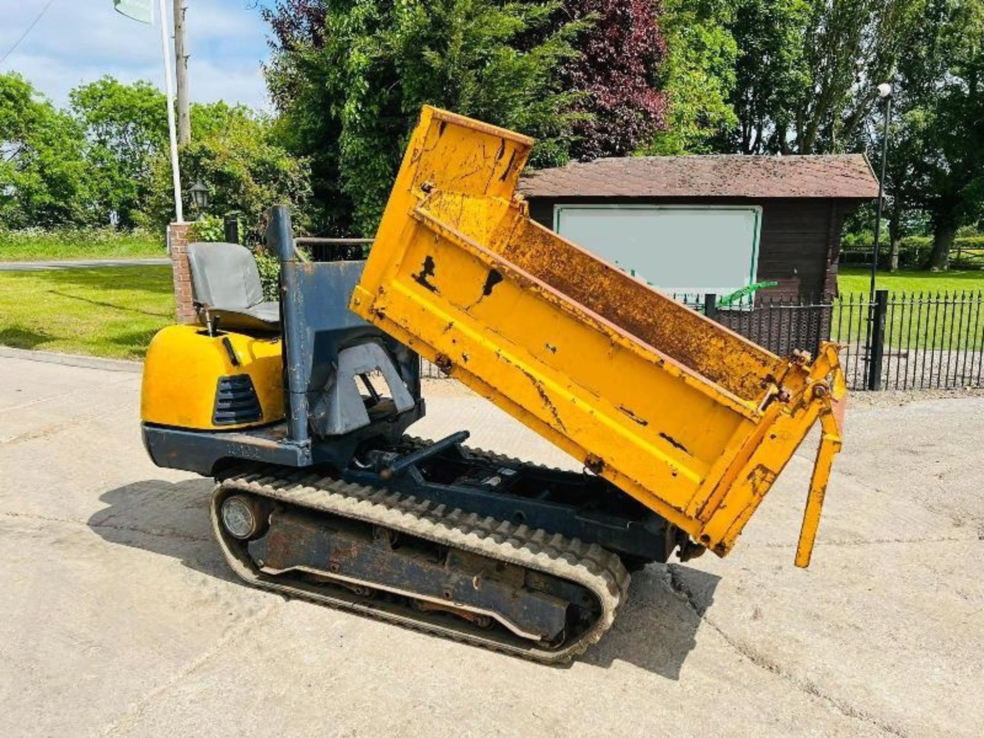 TRACKED DUMPER C/W DROP SIDE'S TIPPING BODY & RUBBER TRACKS - Image 6 of 9