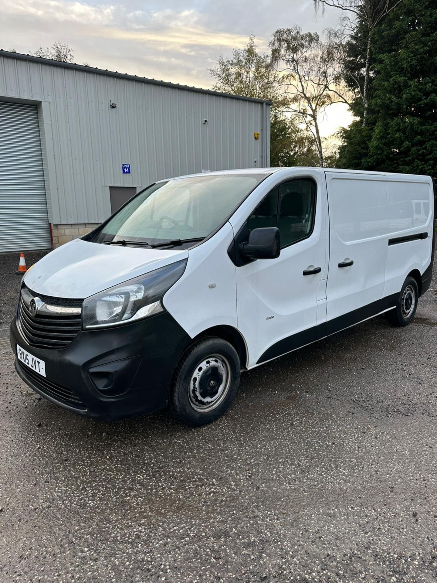 2015 15 VAUXHALL VIVARO LWB PANEL VAN - 30K MILES - LWB - Image 5 of 18