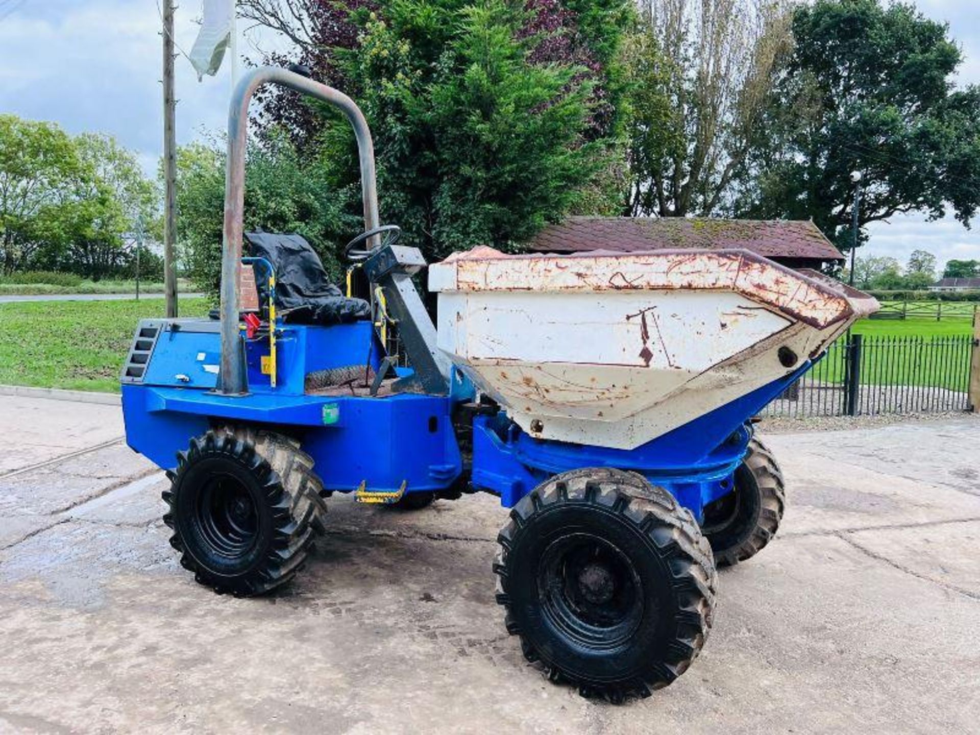 TEREX 3 TON SWIVEL TIP DUMPER C/W ROLE BAR - Image 10 of 18