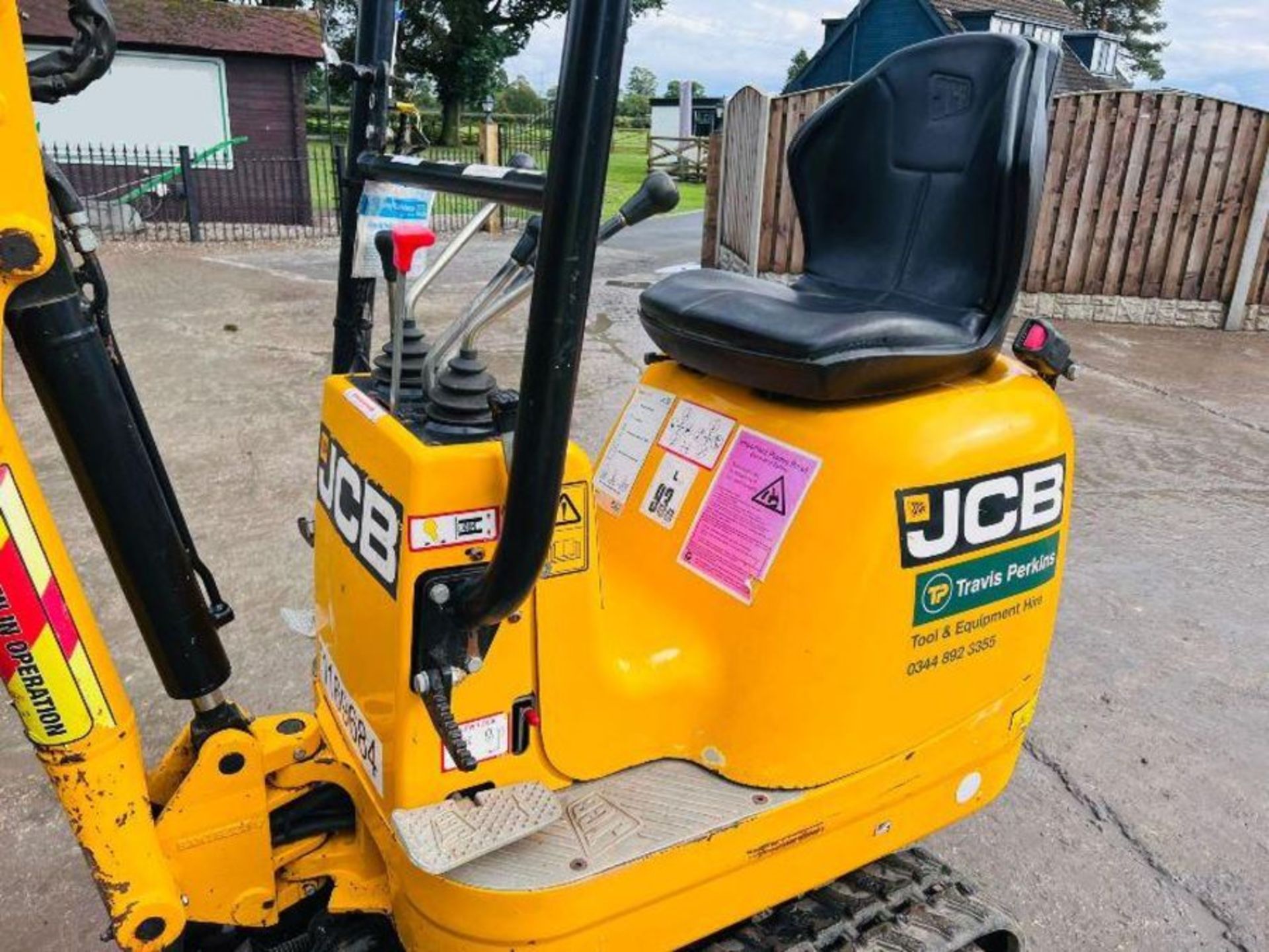 JCB MICRO DIGGER *YEAR 2019, ONLY 338 HOURS* C/W EXPANDING TRACKS - Image 10 of 16