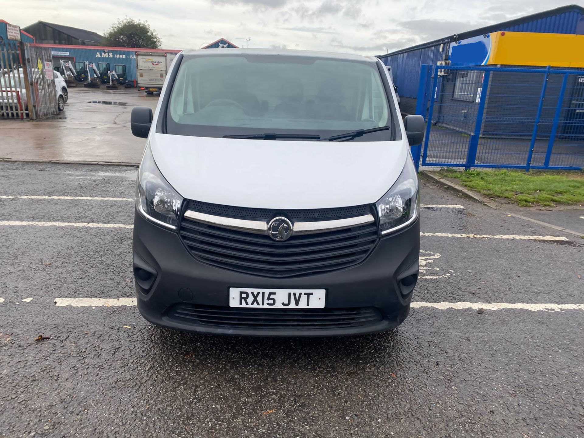 2015 15 VAUXHALL VIVARO LWB PANEL VAN - 30K MILES - LWB - Image 9 of 18