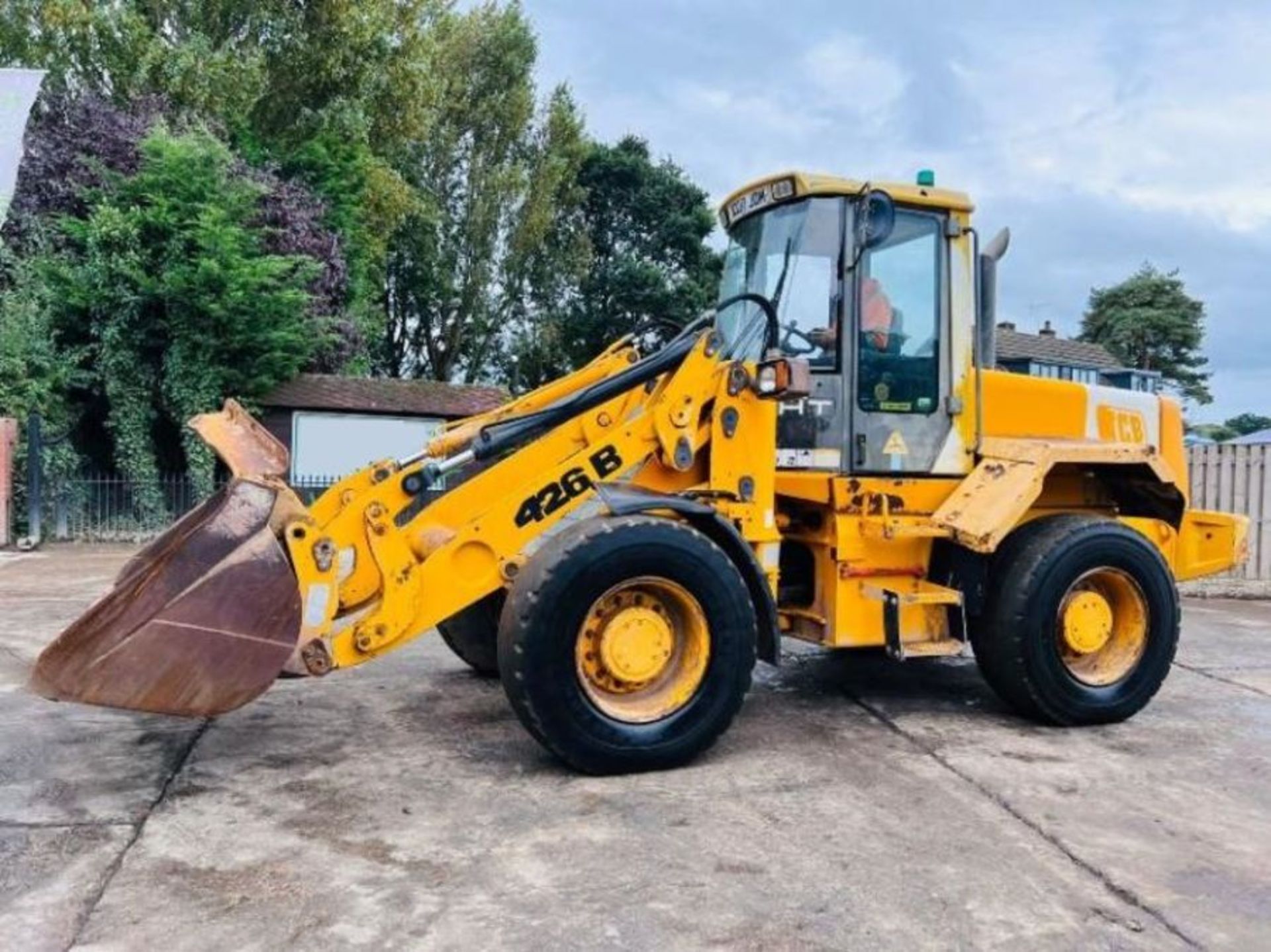 JCB 426B 4WD LOADING SHOVEL *2393HOURS, ROAD REGISTERED* C/W AC CABIN. - Image 7 of 14