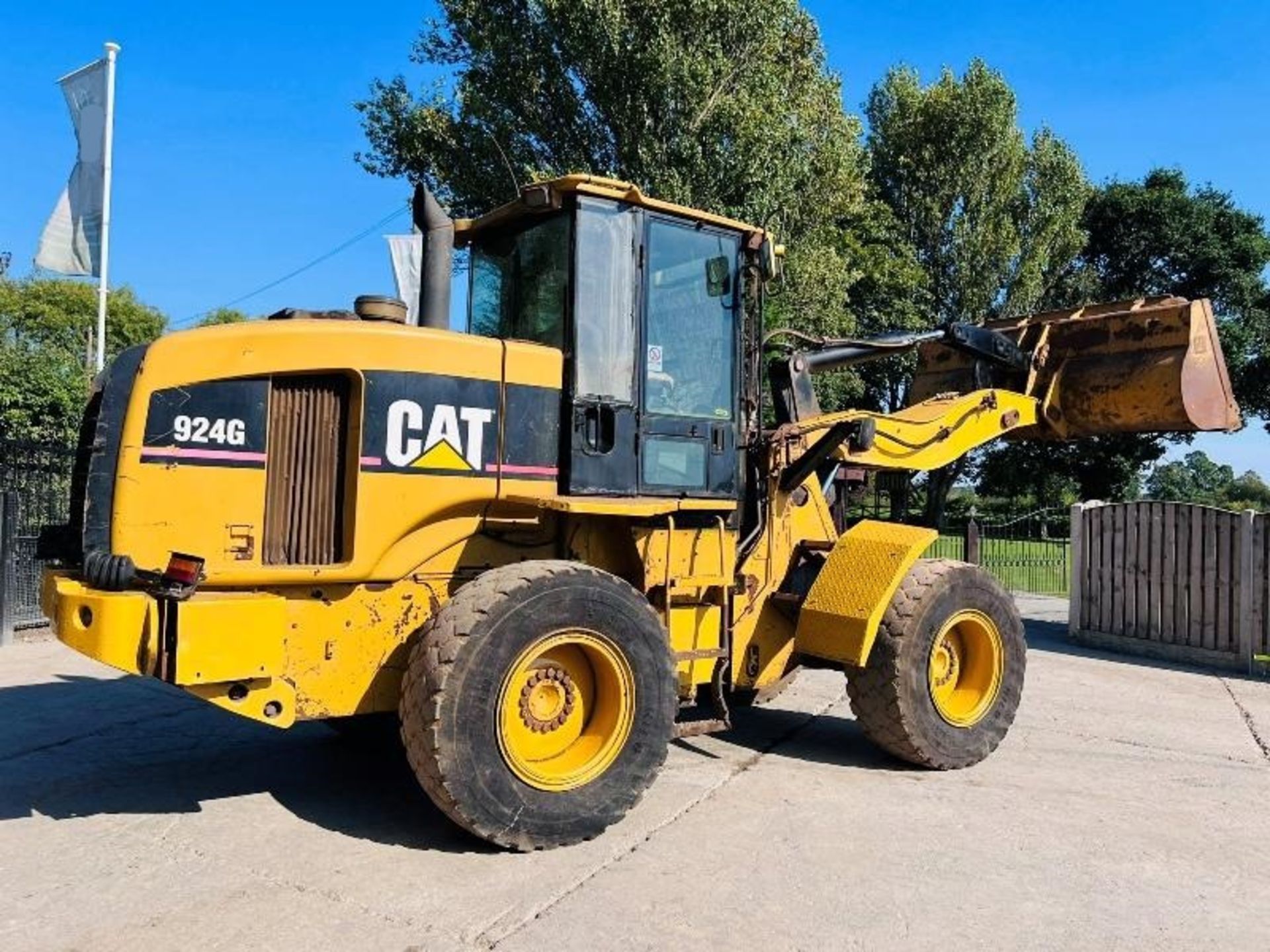 CATTERPILLAR 4WD LOADING SHOVEL C/W REVERSE CAMERA - Image 11 of 15