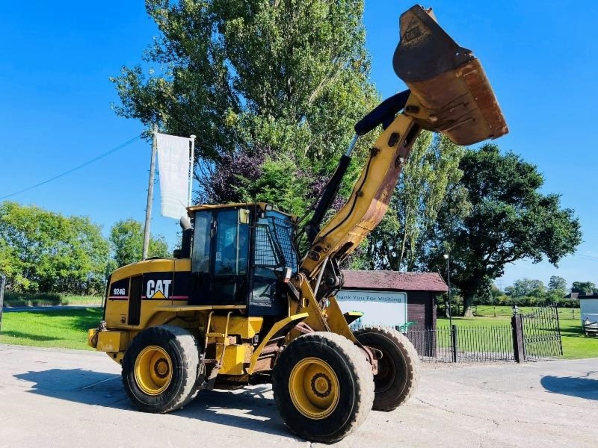 CATTERPILLAR 4WD LOADING SHOVEL C/W REVERSE CAMERA - Image 2 of 15