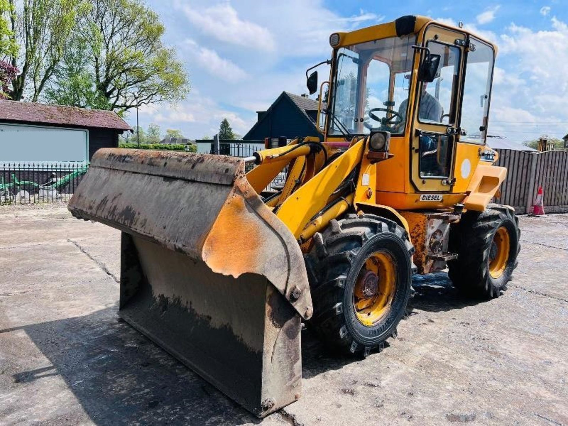 HYUNDIA HL710-3 4WD LOADING SHOVEL C/W THREE IN ONE BUCKET - Image 9 of 15