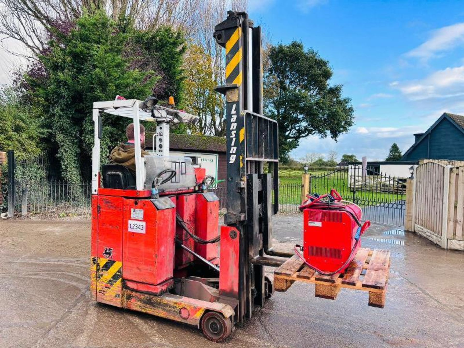 LANCING R16P TL BATTERY FORKLIFT C/W BATTERY CHARGER  - Image 8 of 15