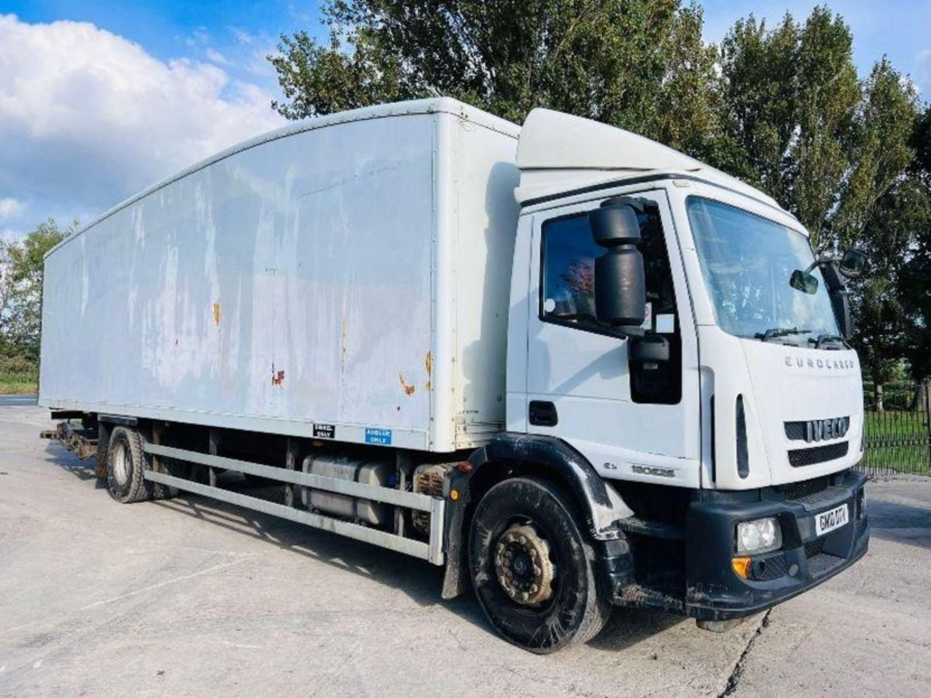 IVECO 180E25 E5 EUROCARGO 18 TON BOX TRUCK *YEAR 2010* C/W REAR TAIL LIFT - Image 28 of 32