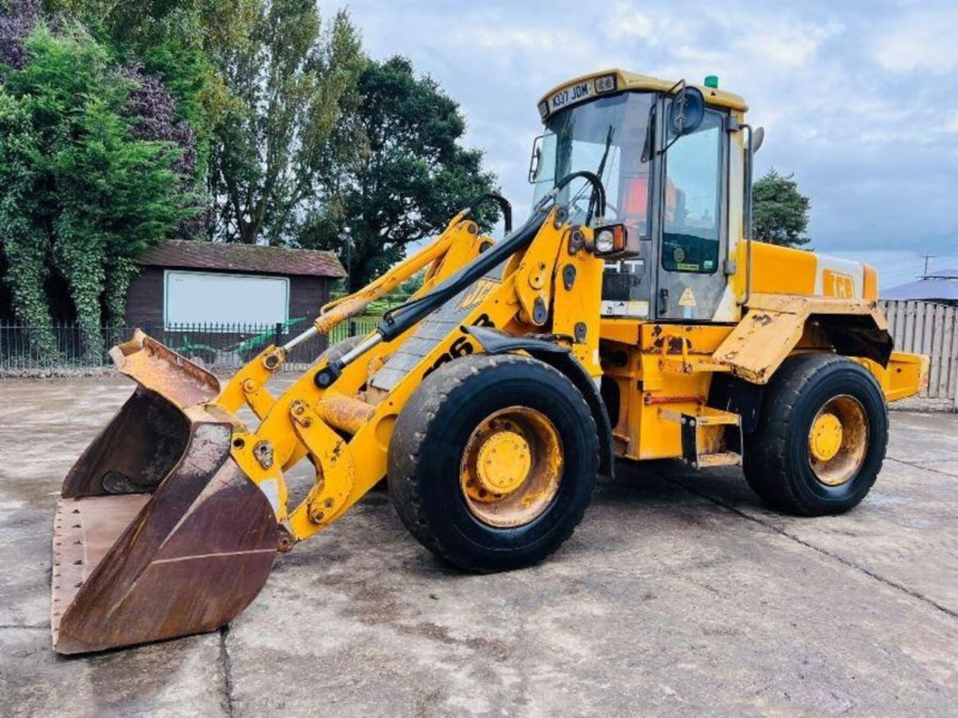 JCB 426B 4WD LOADING SHOVEL *2393HOURS, ROAD REGISTERED* C/W AC CABIN. - Image 2 of 14