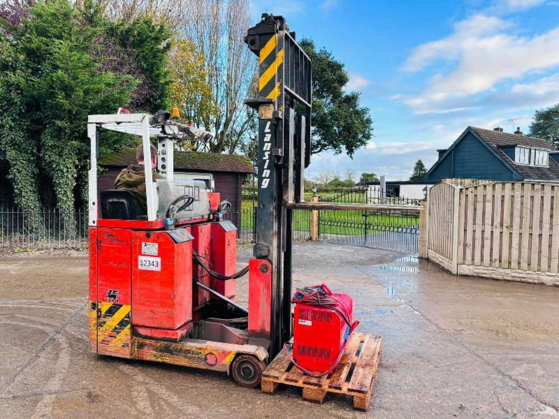 LANCING R16P TL BATTERY FORKLIFT C/W BATTERY CHARGER  - Image 9 of 15