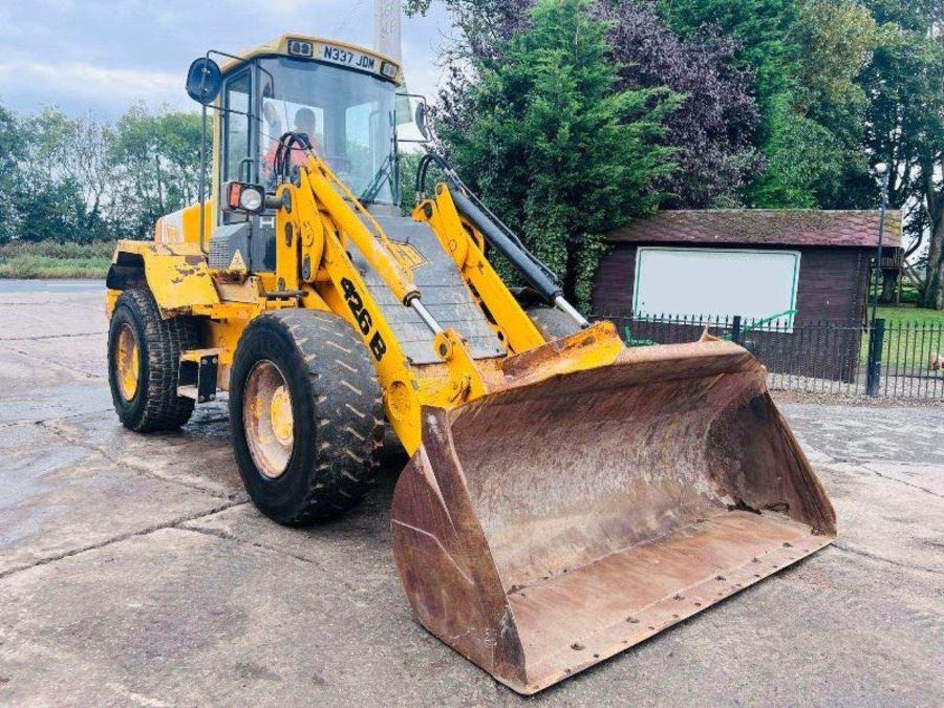 JCB 426B 4WD LOADING SHOVEL *2393HOURS, ROAD REGISTERED* C/W AC CABIN. - Image 12 of 14