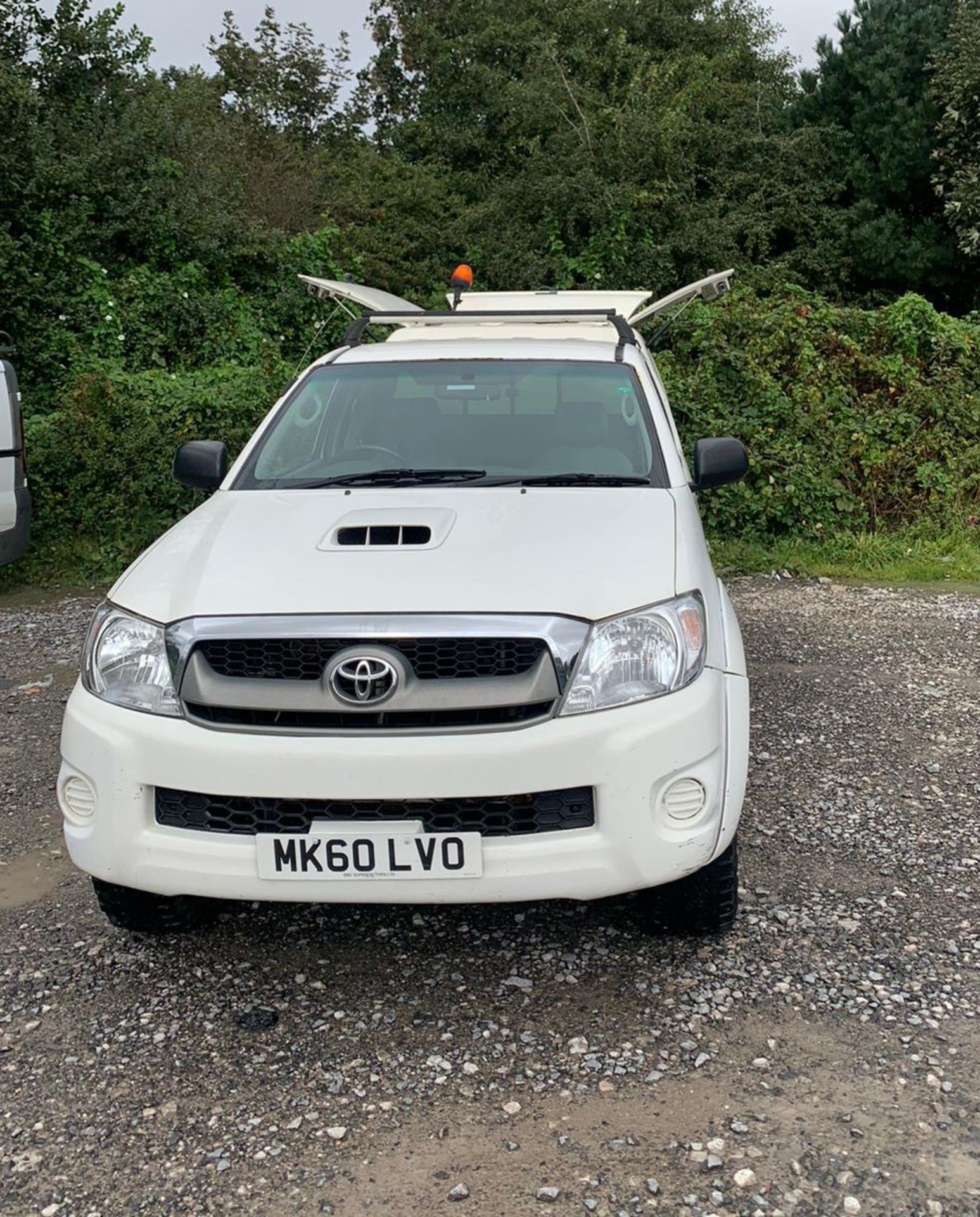 2010 TOYOTA HILUX 4X4 UTILITY - 2.5 DIESEL - 130,340 MILES - Image 11 of 13