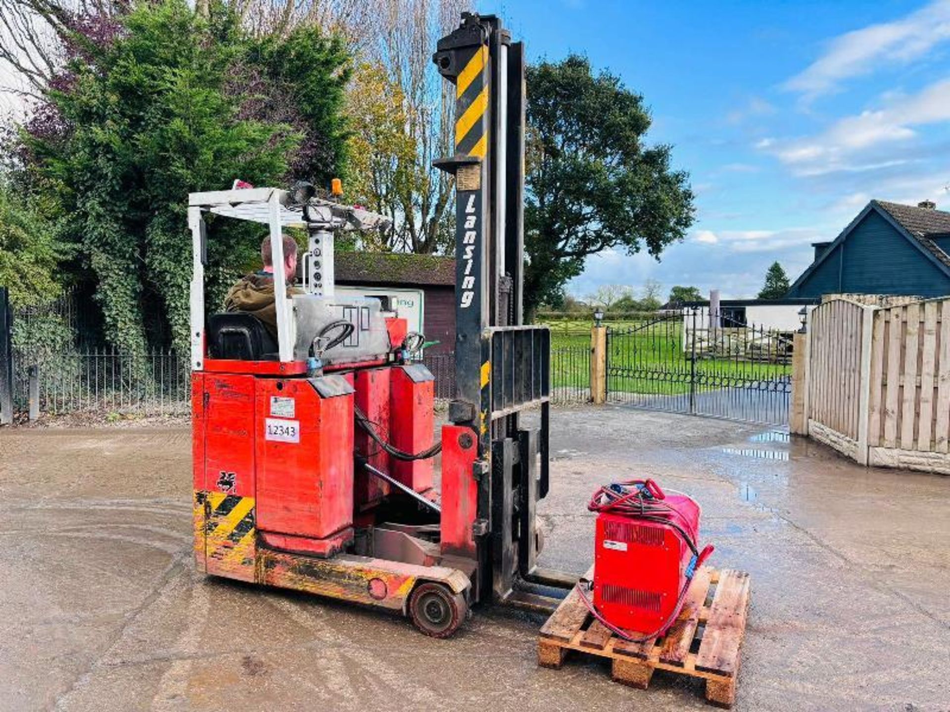 LANCING R16P TL BATTERY FORKLIFT C/W BATTERY CHARGER  - Image 6 of 15