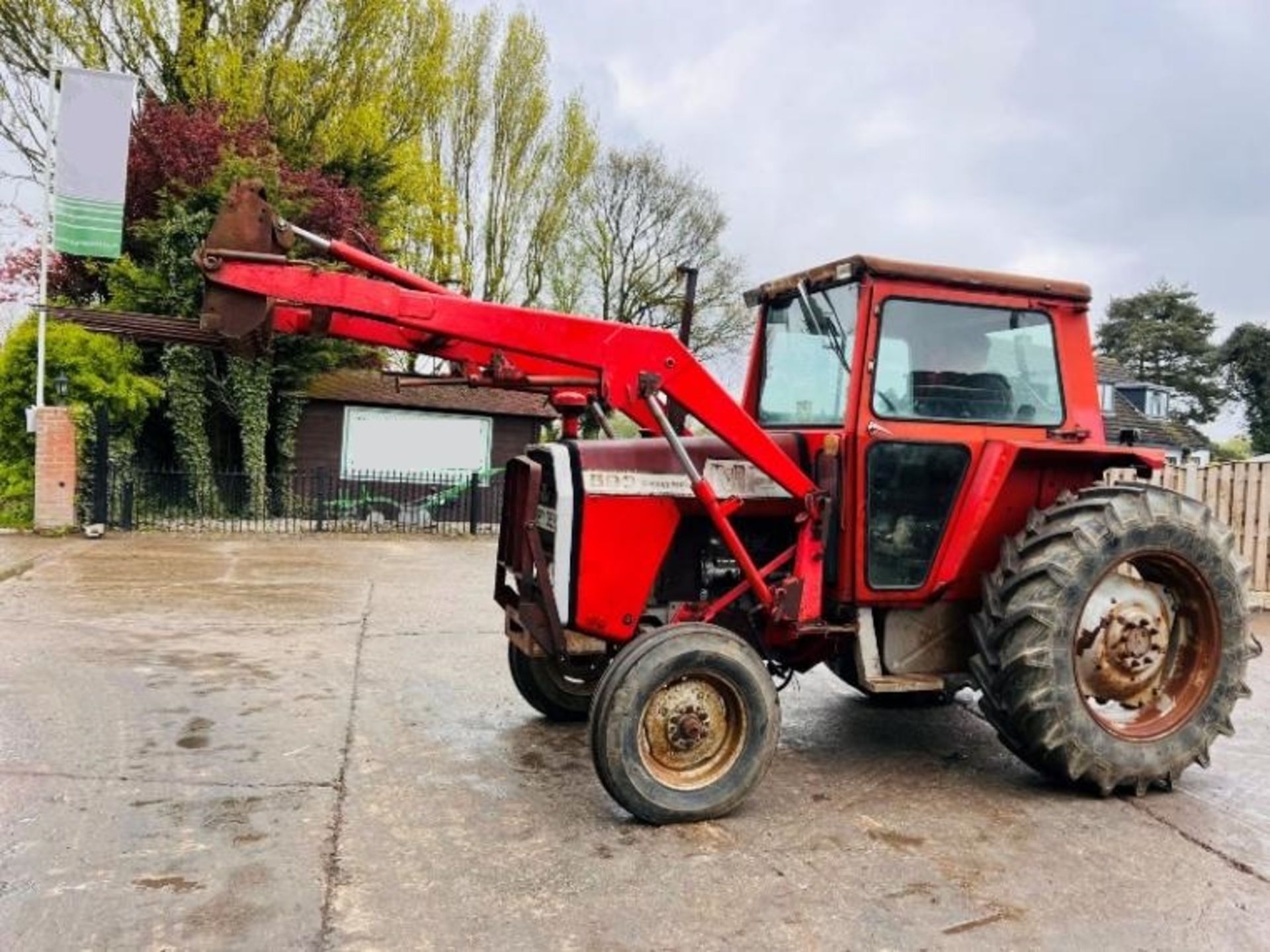 MASSEY FERGUSON MF590 TRACTOR C/W FRONT LOADER & MUCK FOLKS - Image 2 of 17