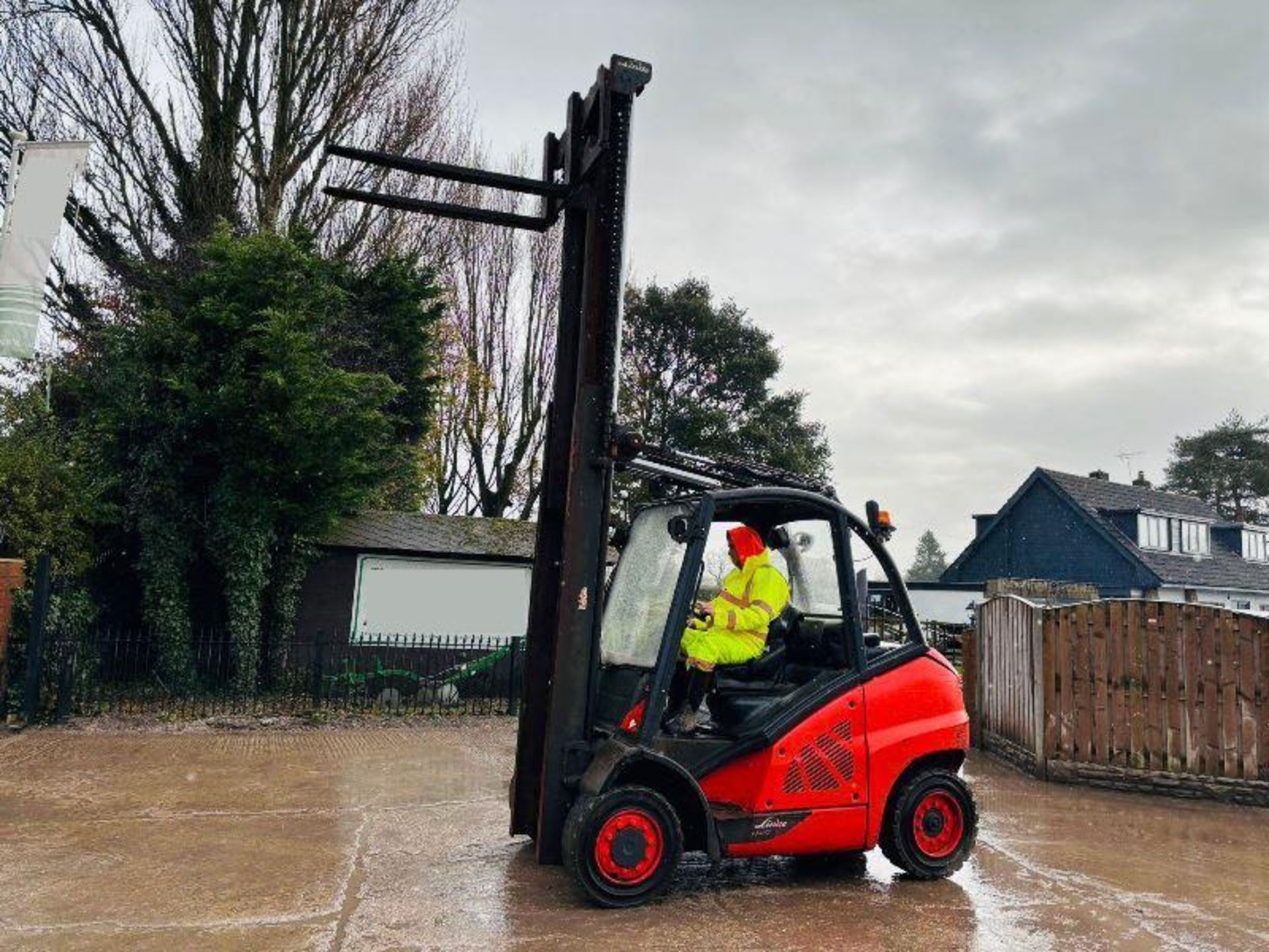 LINDE H40 DIESEL FORKLIFT *YEAR 2016* C/W 2 STAGE MAST. - Image 10 of 11