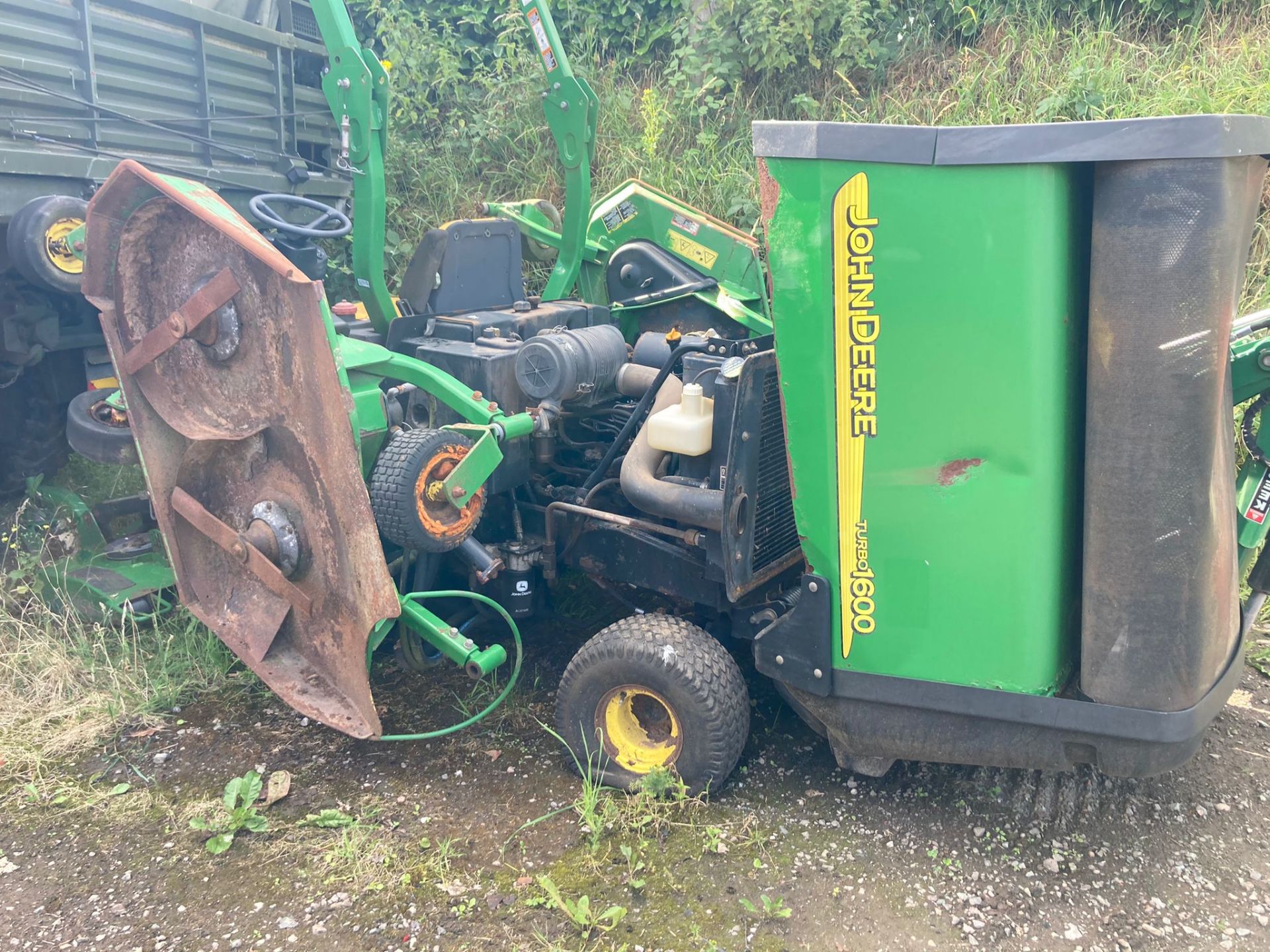 2002 JOHN DEERE 1600 RIDE ON MOWER