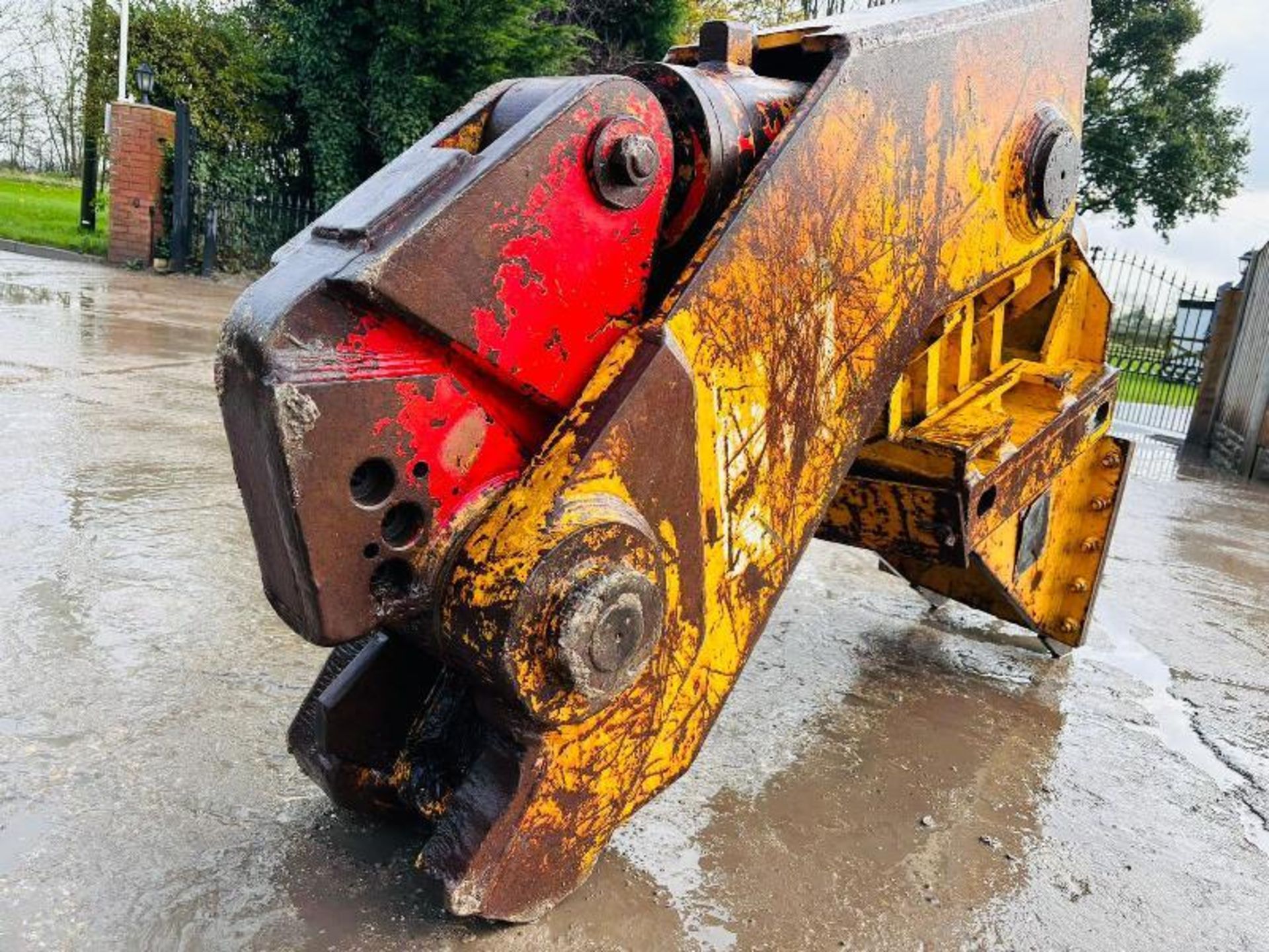 HYDRAULIC DEMOLITION SHEAR TO SUIT 10-12 TON EXCAVATOR - Image 5 of 11