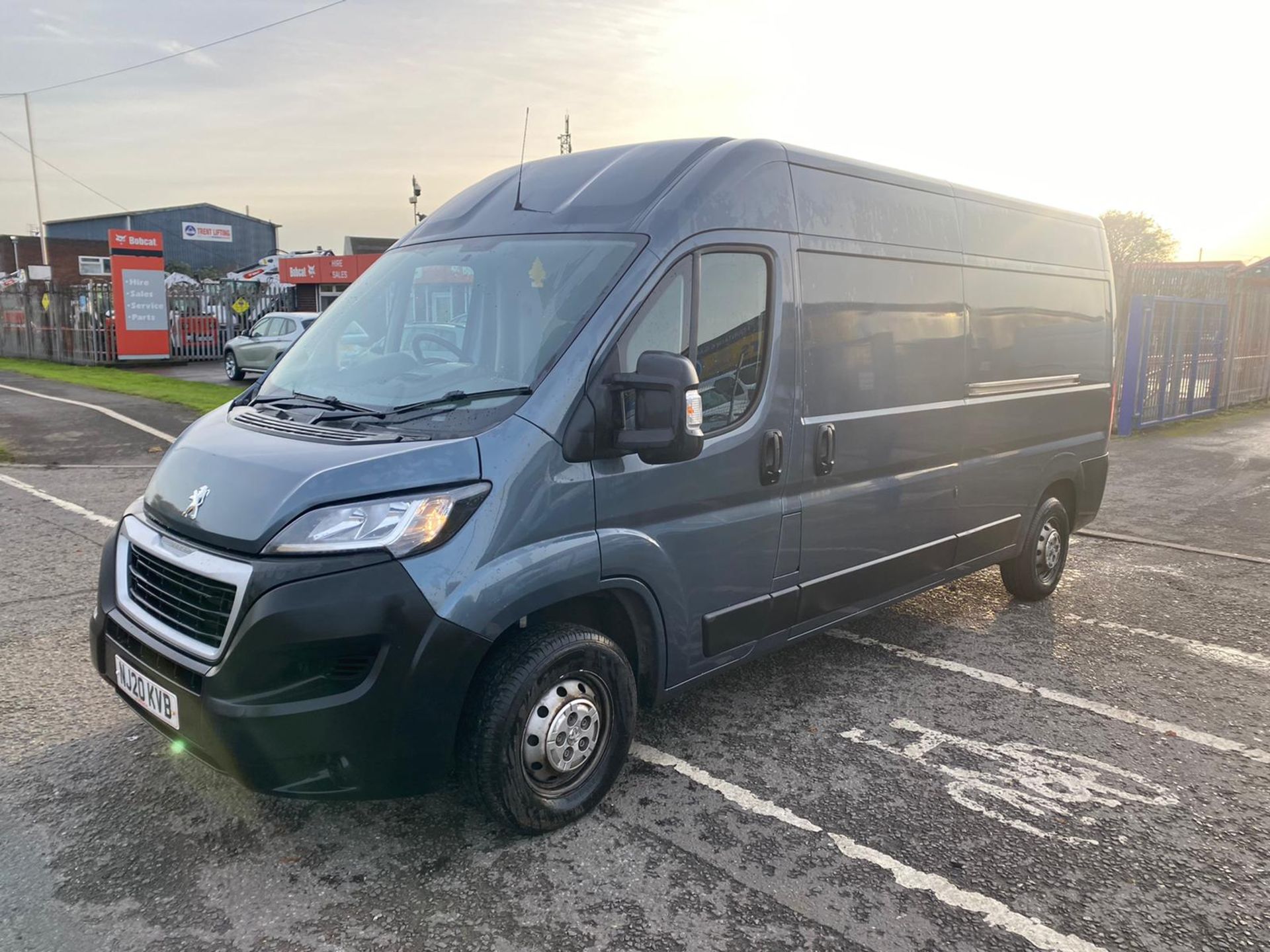 2020 20 PEUGEOT BOXER PROFESSIONAL PANEL VAN - 105K MILES - L3 H2 - AIR CON - Image 3 of 10