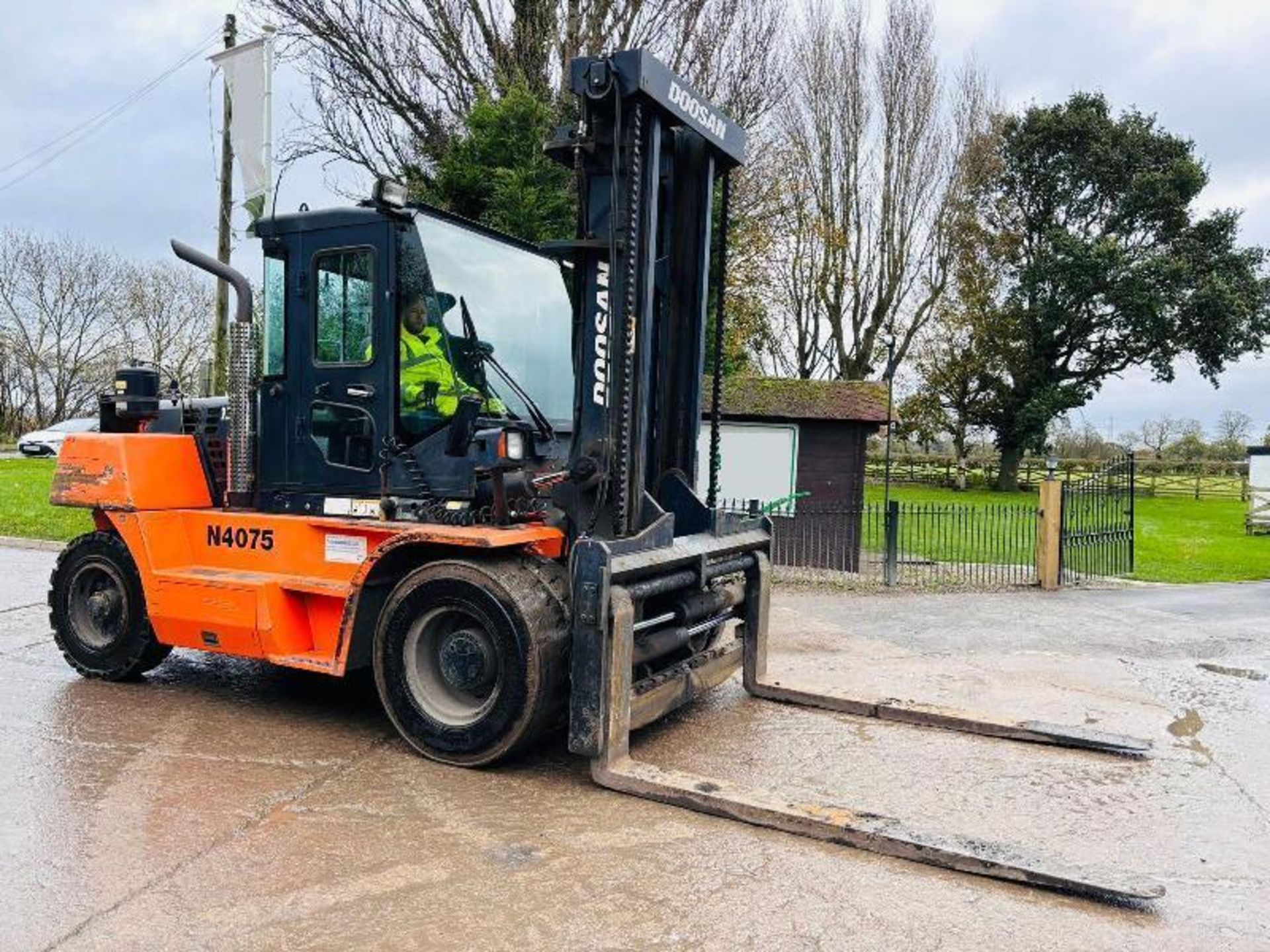 DOOSAN D130-5 DIESEL FORKLIFT *YEAR 2014* C/W TINE POSITIONER 