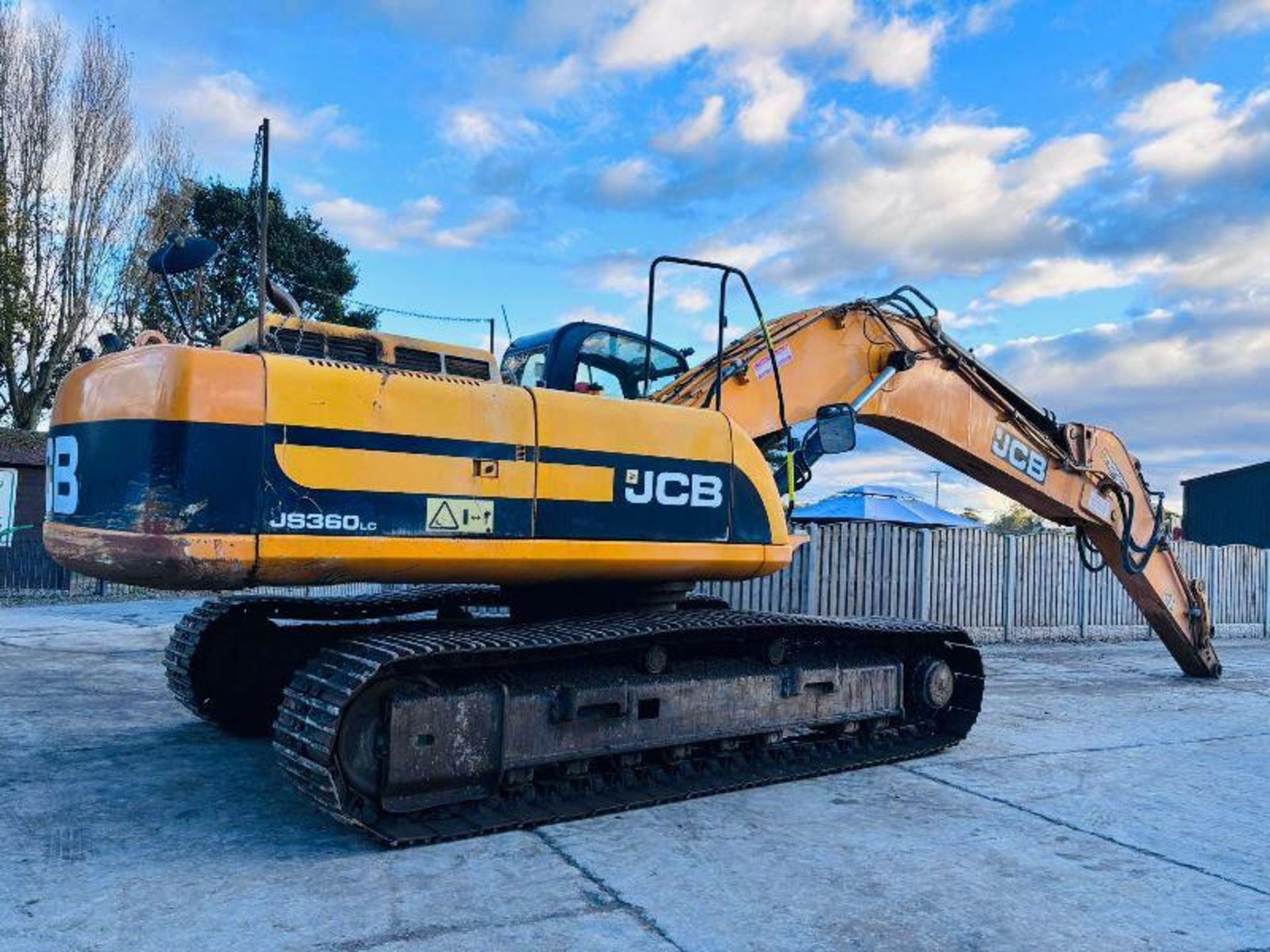 JCB JS360LC TRACKED EXCAVATOR *YEAR 2010* C/W REVERSE CAMERA - Image 15 of 19