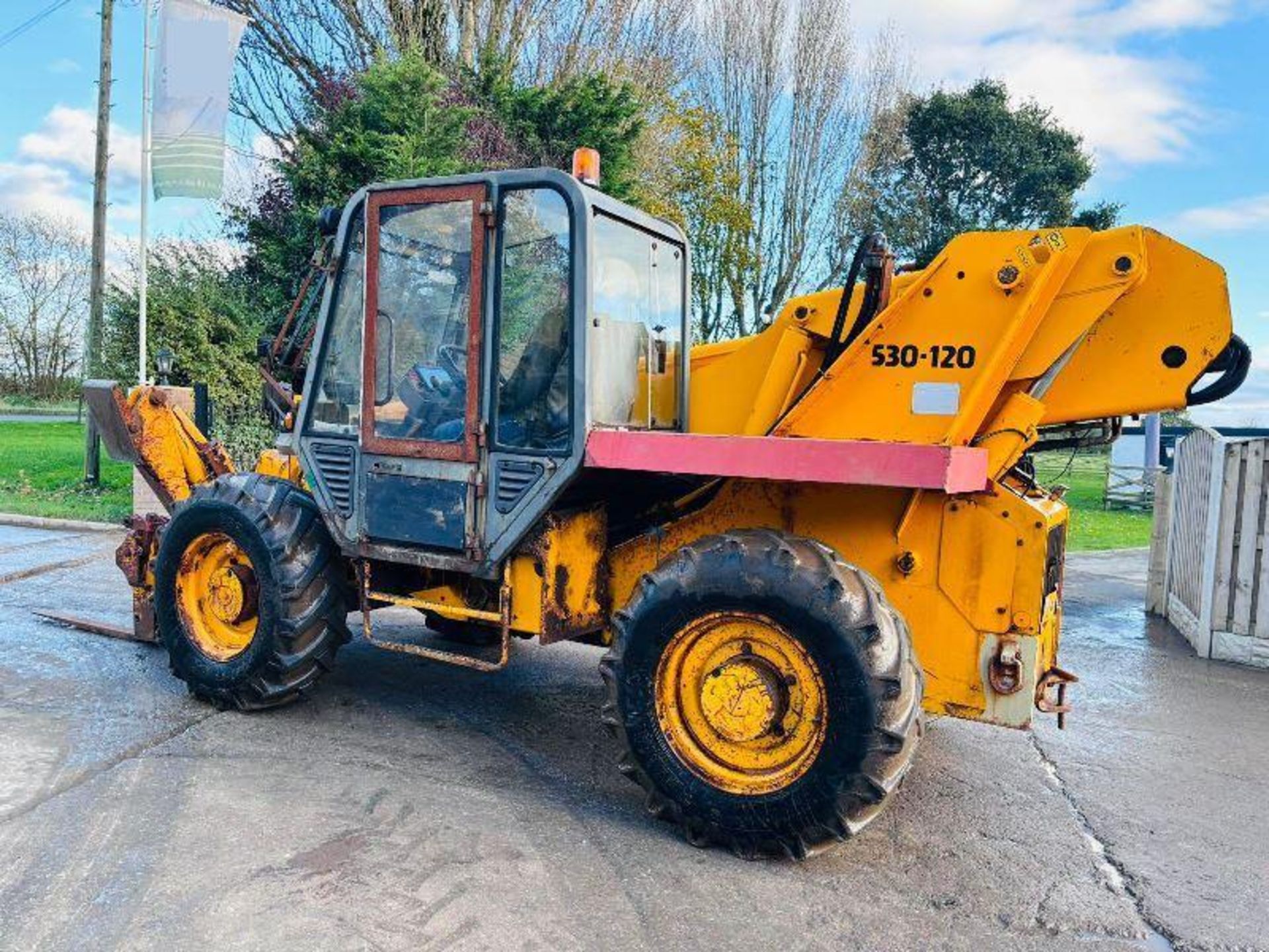 JCB 530-120 4WD TELEHANDLER *12 METERS* C/W PALLET TINES - Image 15 of 18