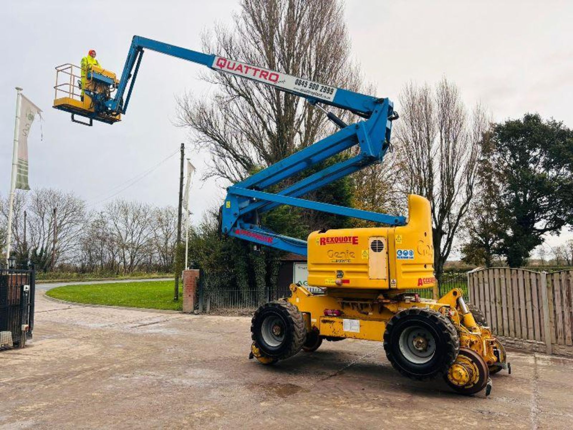 GENIE Z-60/34 4WD ARTICULATED RAIL ROAD BOOM LIFT *20.3 METERS* REMOTE CONTROL DRIVE - Image 7 of 11