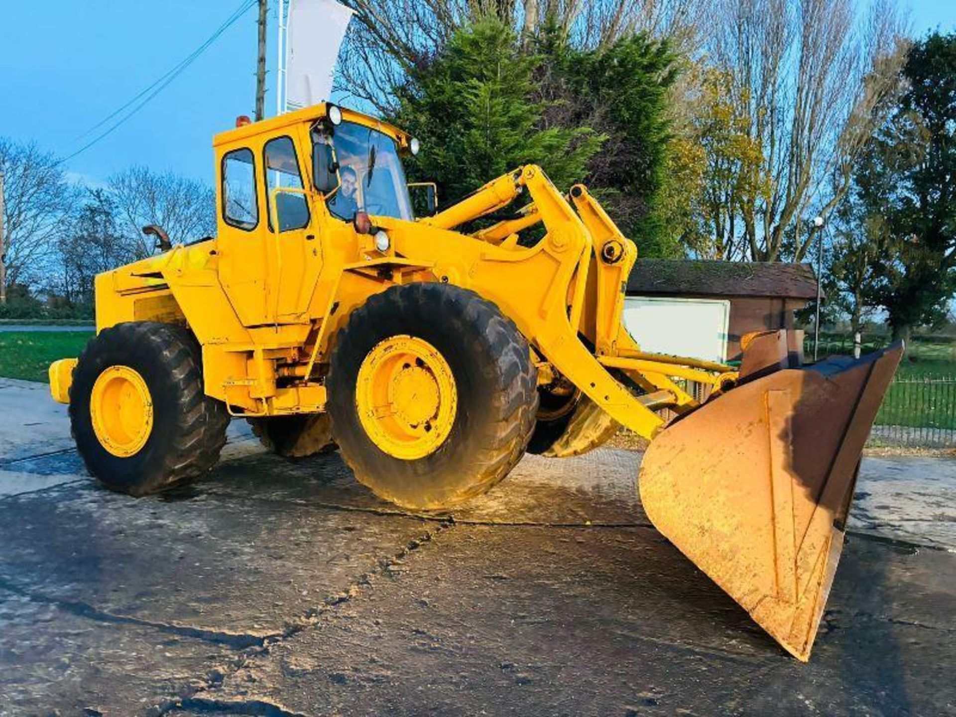 VOLVO LM846 4WD LOADING SHOVEL C/W BUCKET  - Image 15 of 17