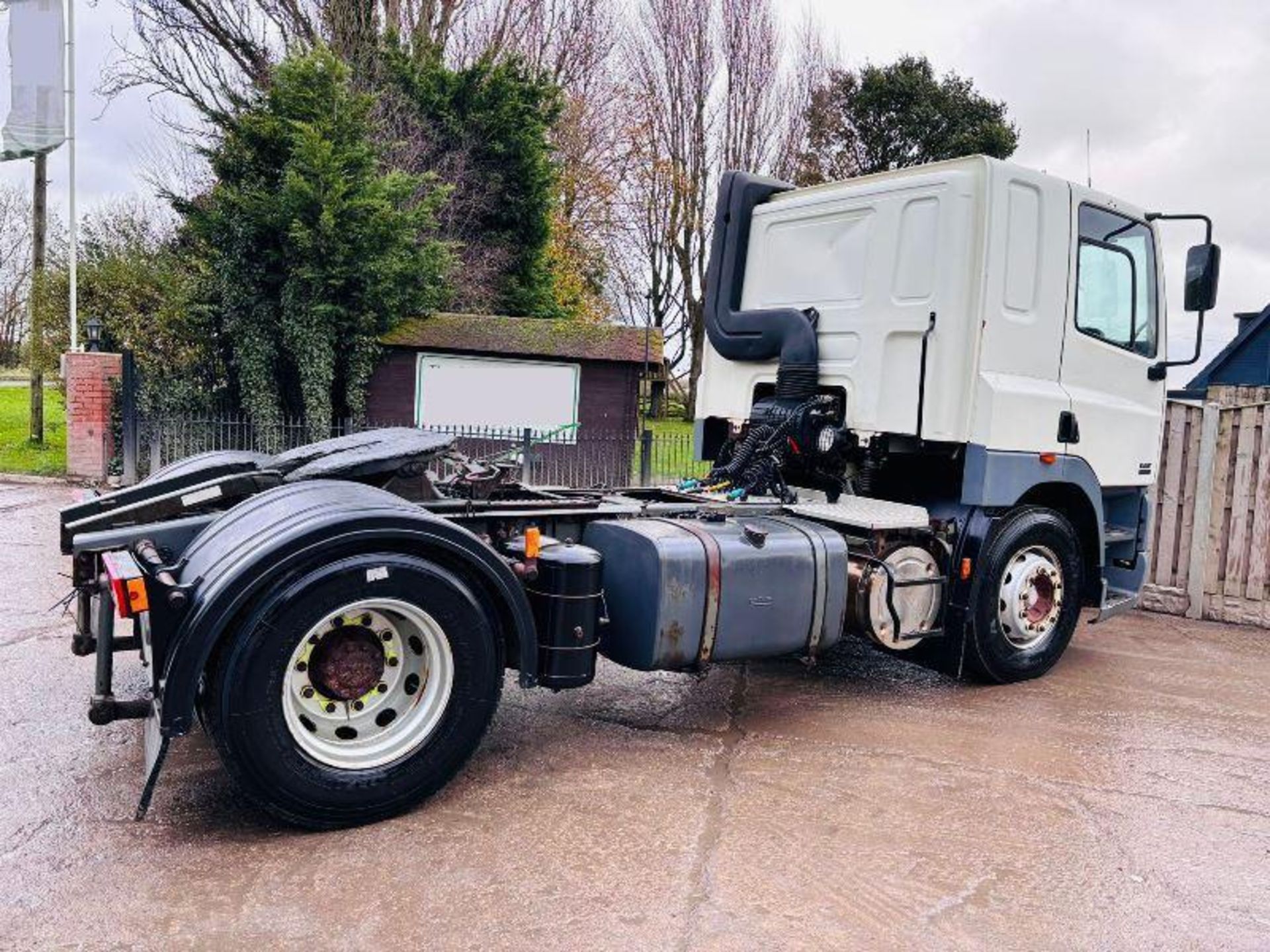 DAF 85.380 4X2 TRACTOR UNIT *YEAR 2001, ONLY 82,185 KMS* C/W MANUAL GEAR BOX - Image 16 of 19