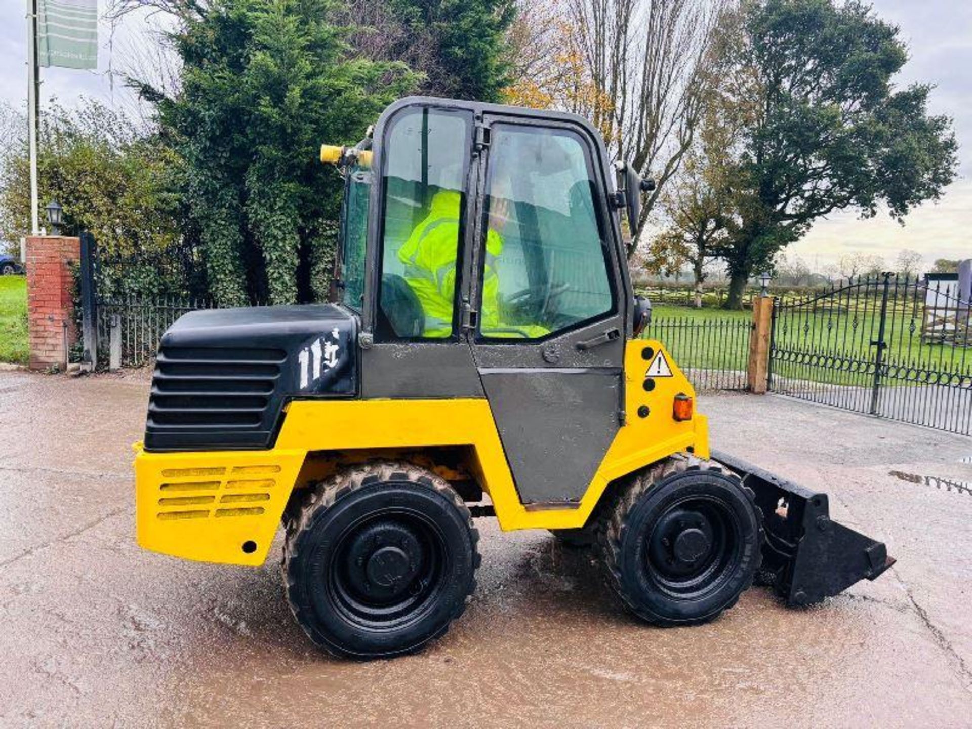 KRAMER 118 4WD LOADING SHOVEL *YEAR 2002* C/W 4 WHEEL STEER & KUBOTA ENGINE  - Image 3 of 15