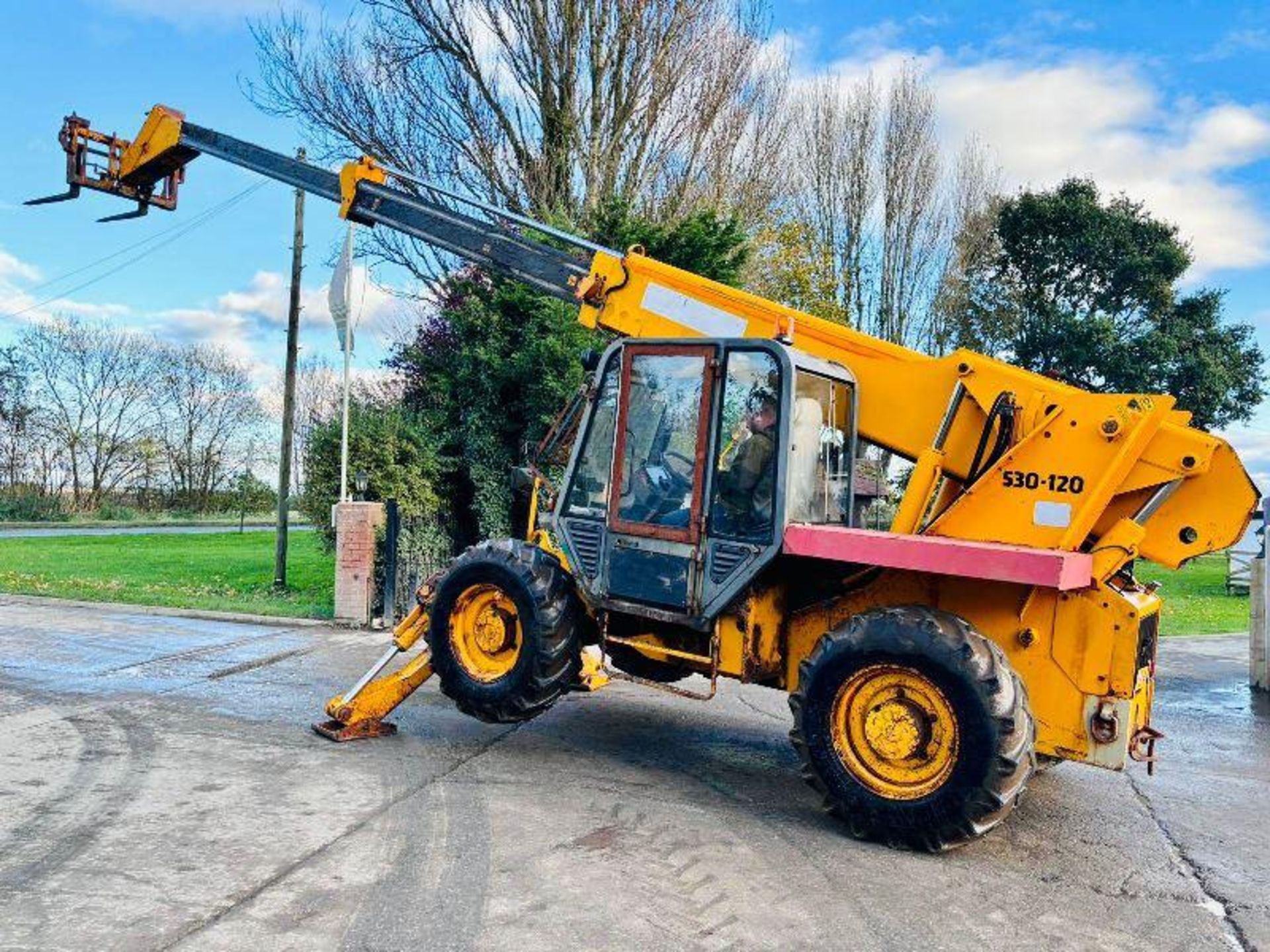 JCB 530-120 4WD TELEHANDLER *12 METERS* C/W PALLET TINES - Image 8 of 18