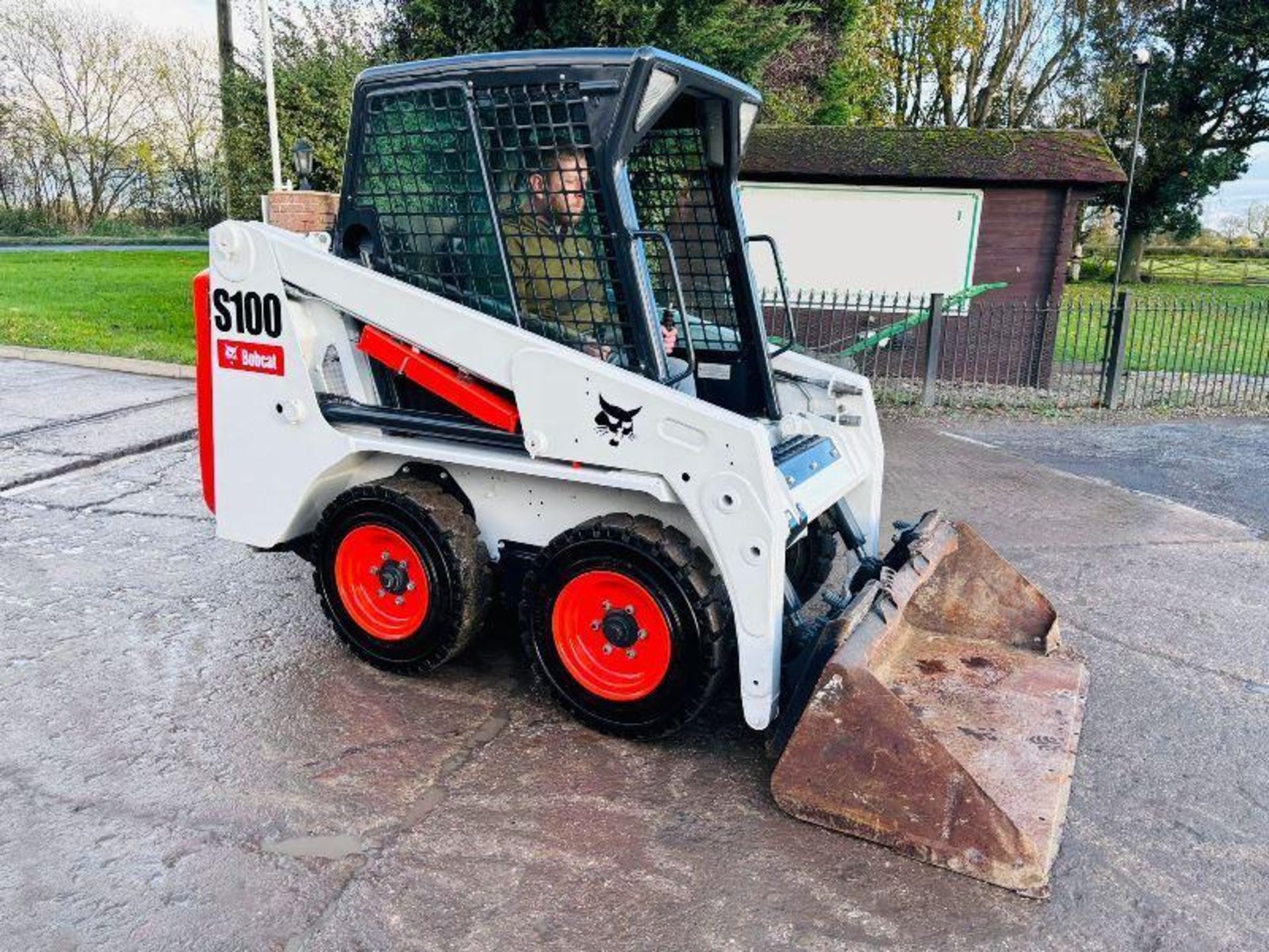 BOBCAT S100 SKIDSTEER *YEAR 2014, 1294 HOURS* C/W BUCKET