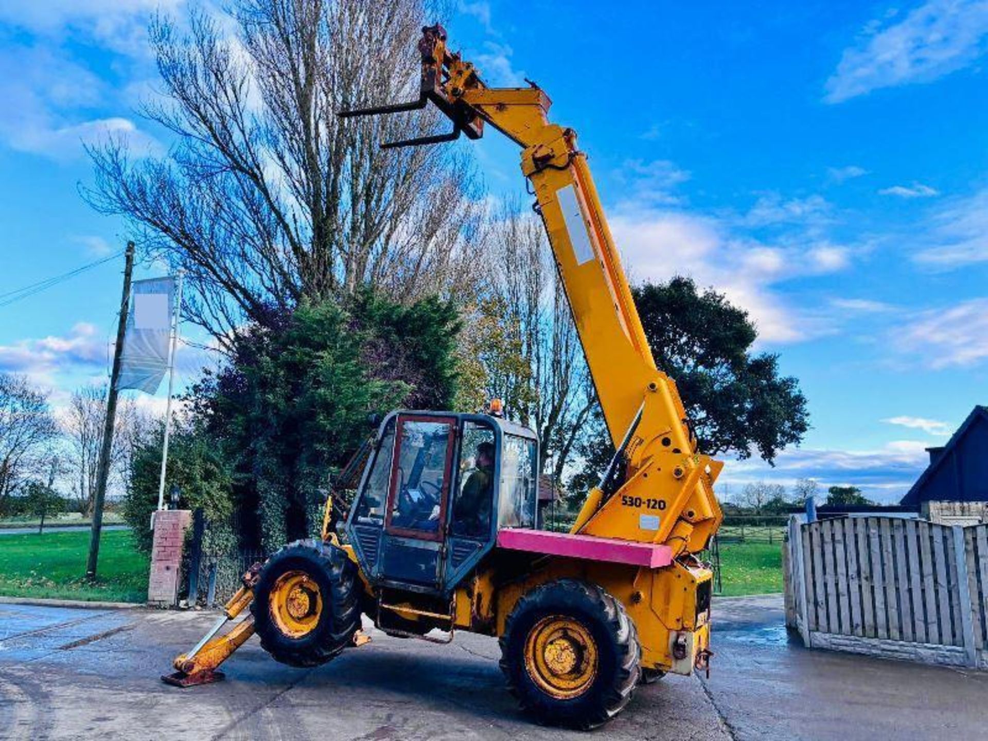 JCB 530-120 4WD TELEHANDLER *12 METERS* C/W PALLET TINES - Image 16 of 18