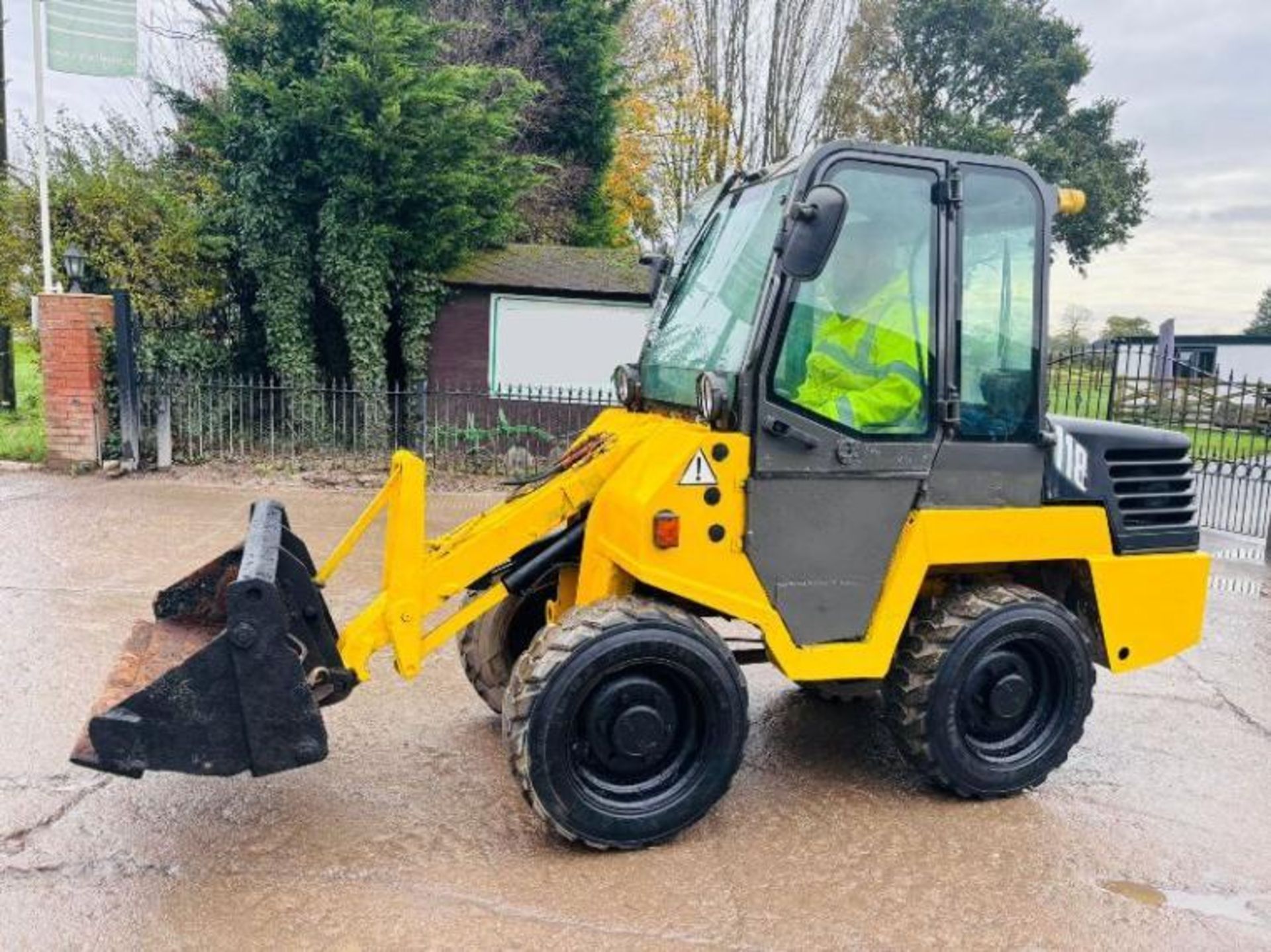 KRAMER 118 4WD LOADING SHOVEL *YEAR 2002* C/W 4 WHEEL STEER & KUBOTA ENGINE  - Image 12 of 15