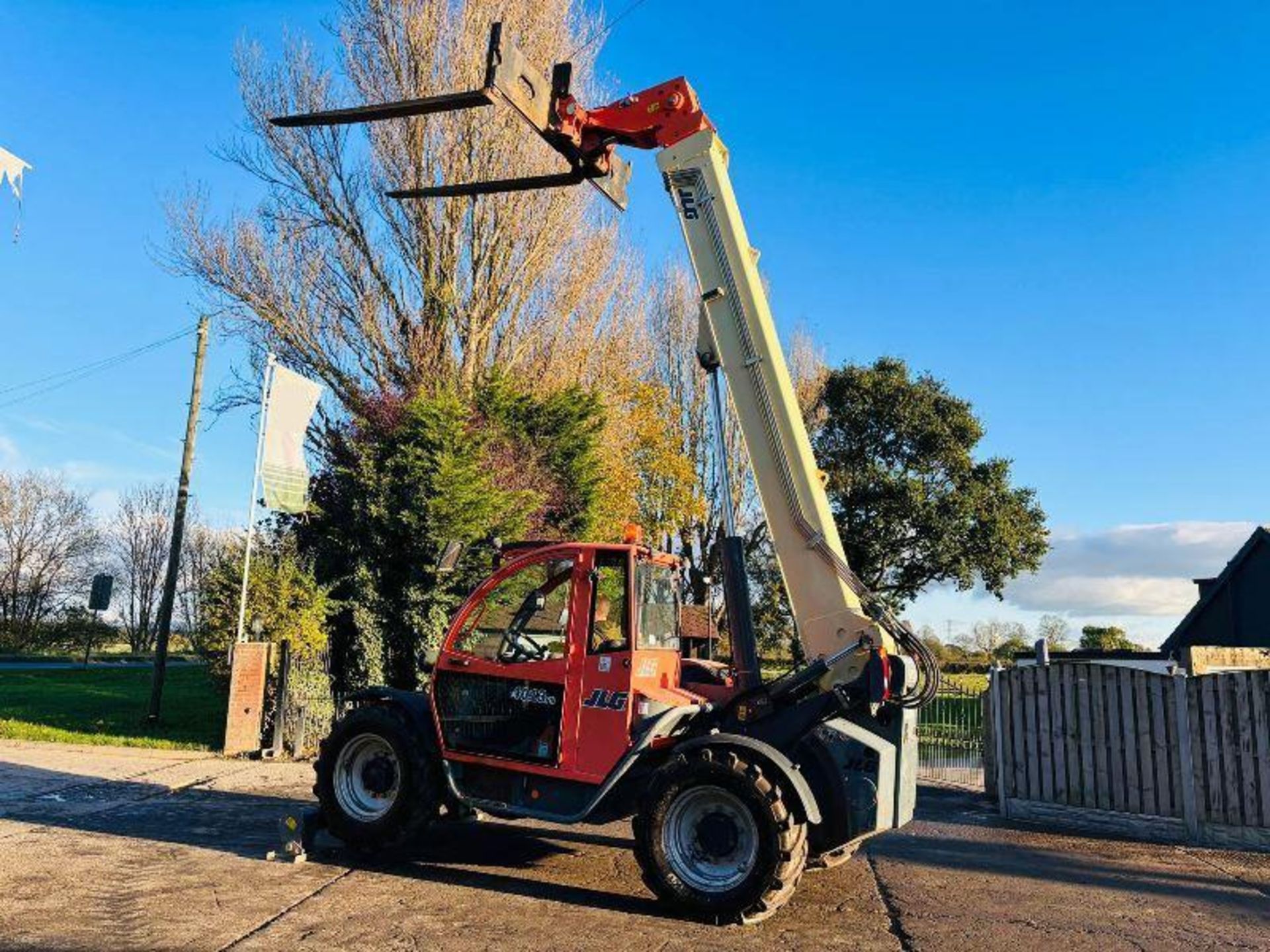 JLG 4013 4WD TELEHANDLER *YEAR 2008, 6264 HOURS* C/W LONG PALLET TINES  - Image 2 of 18