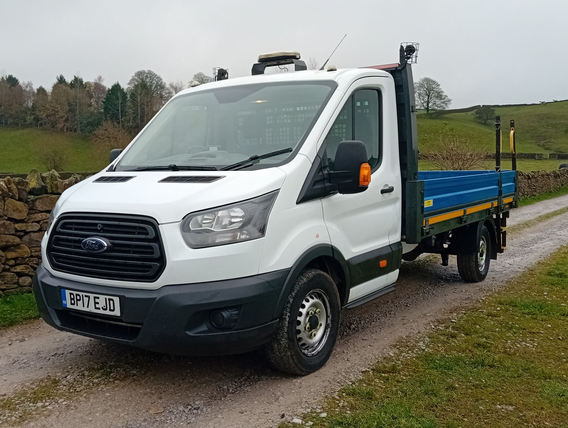 2017 FORD TRANSIT 2.0 ECOBLUE DROPSIDE - 159,000 MILES - EURO 6 - JUST SERVICED - TOW BAR.