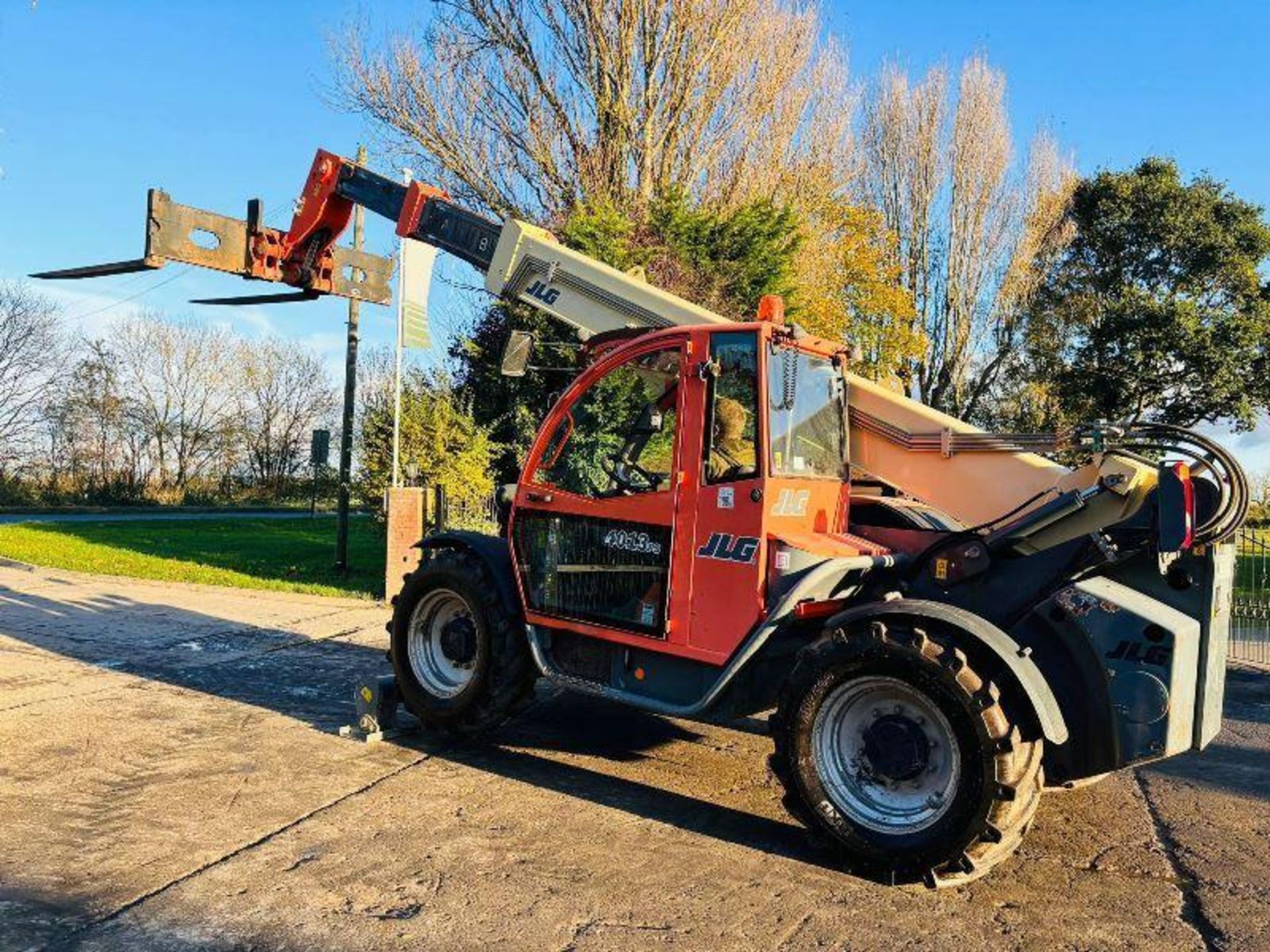 JLG 4013 4WD TELEHANDLER *YEAR 2008, 6264 HOURS* C/W LONG PALLET TINES  - Image 5 of 18