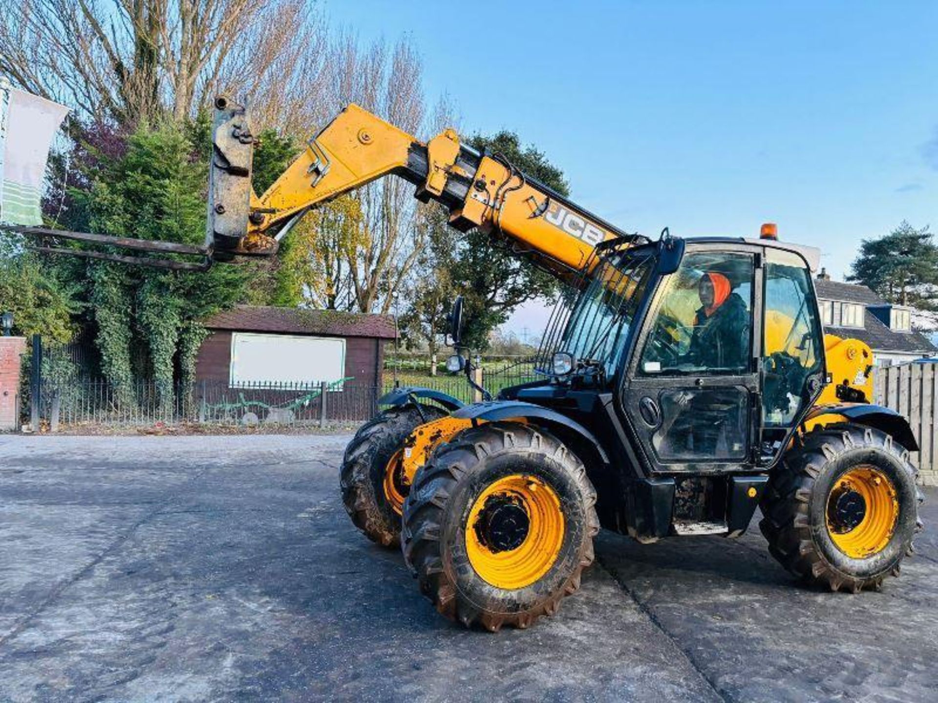 JCB 535-95 4WD TELEHANDLER *YEAR 2013* C/W PALLET TINES  - Image 2 of 13