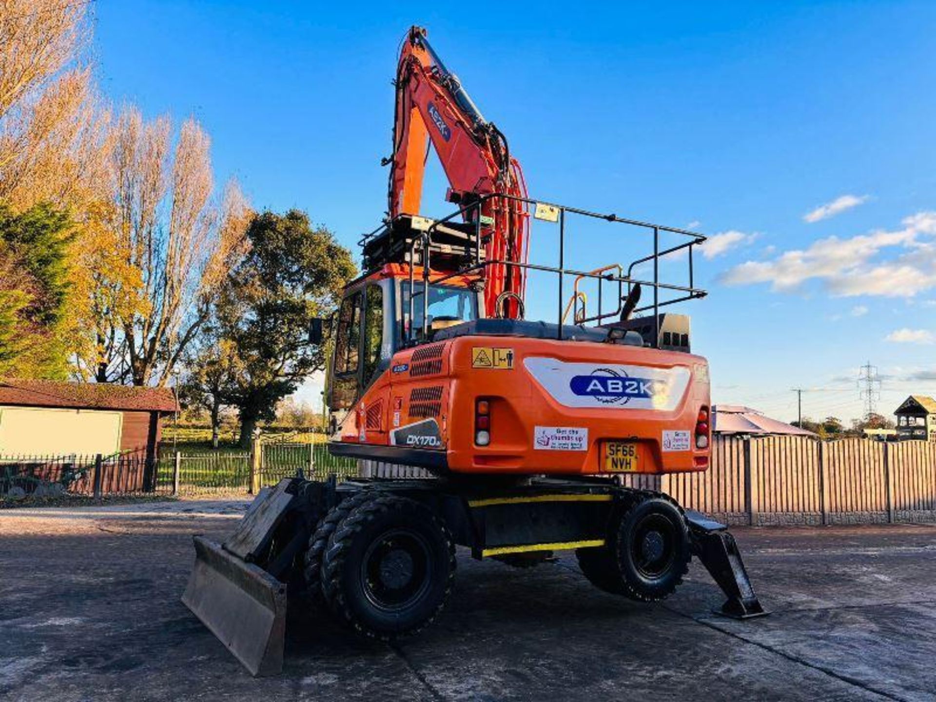 DOOSAN DX170W 4WD WHEELED EXCAVATOR *YEAR 2016* C/W HYDRAULIC TILITING QH  - Image 3 of 18