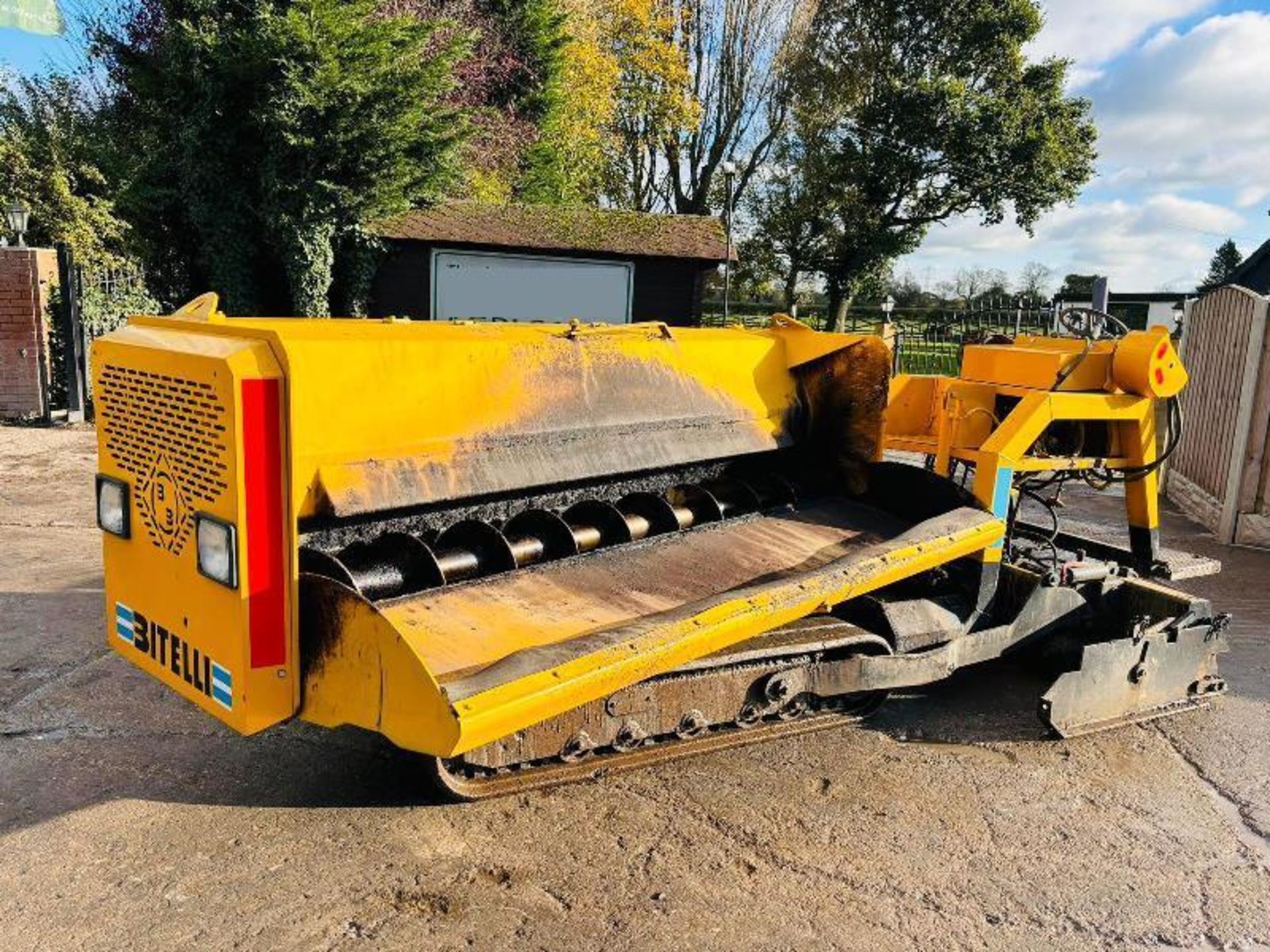 BITELLI BB611 TRACKED ASHPELT PAVER C/W 360 DEGREE SLEW HOPPER - Image 15 of 17