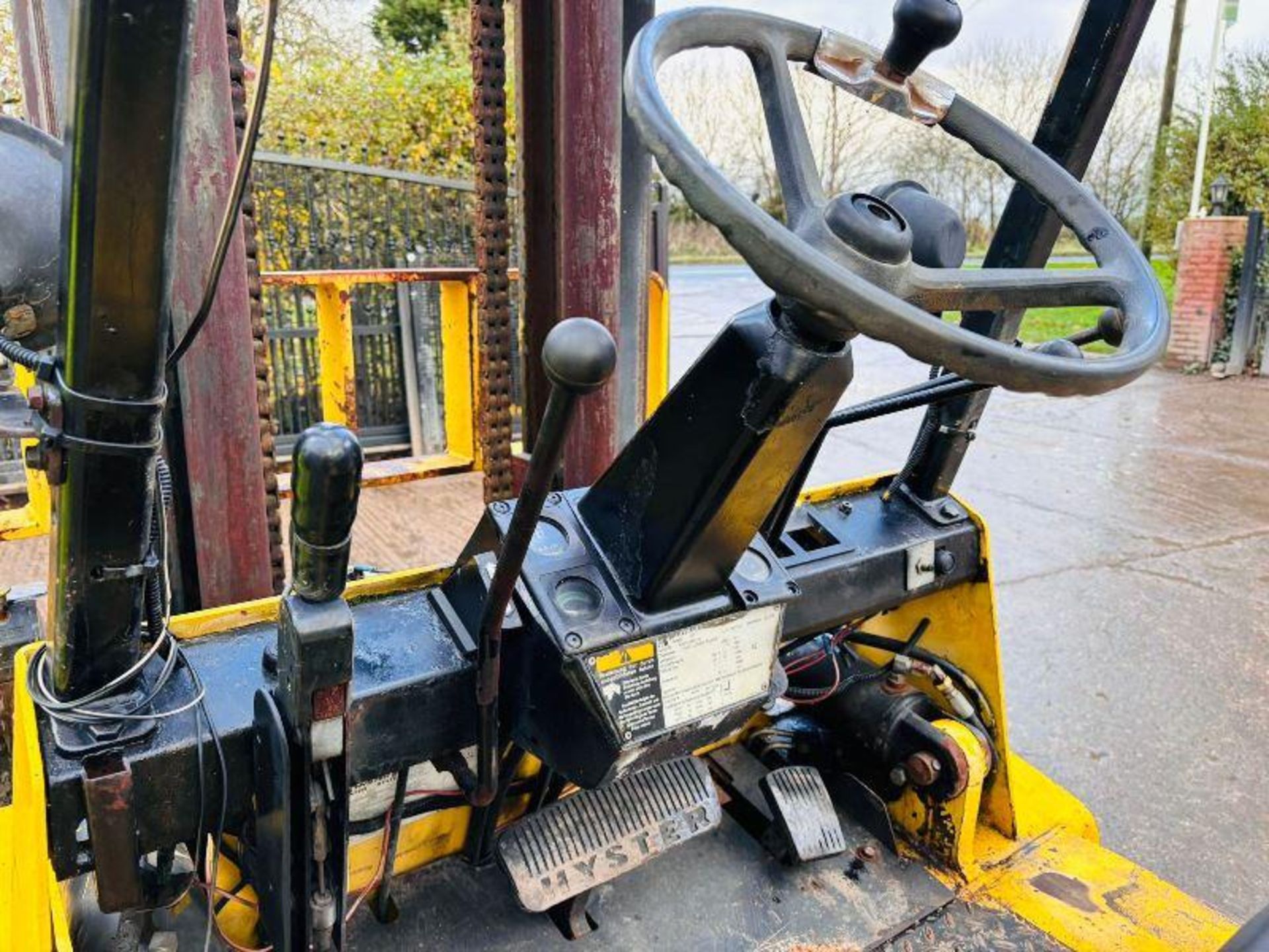 HYSTER DIESEL FORKLIFT C/W 2 STAGE MAST & PERKINS ENGINE  - Image 5 of 11