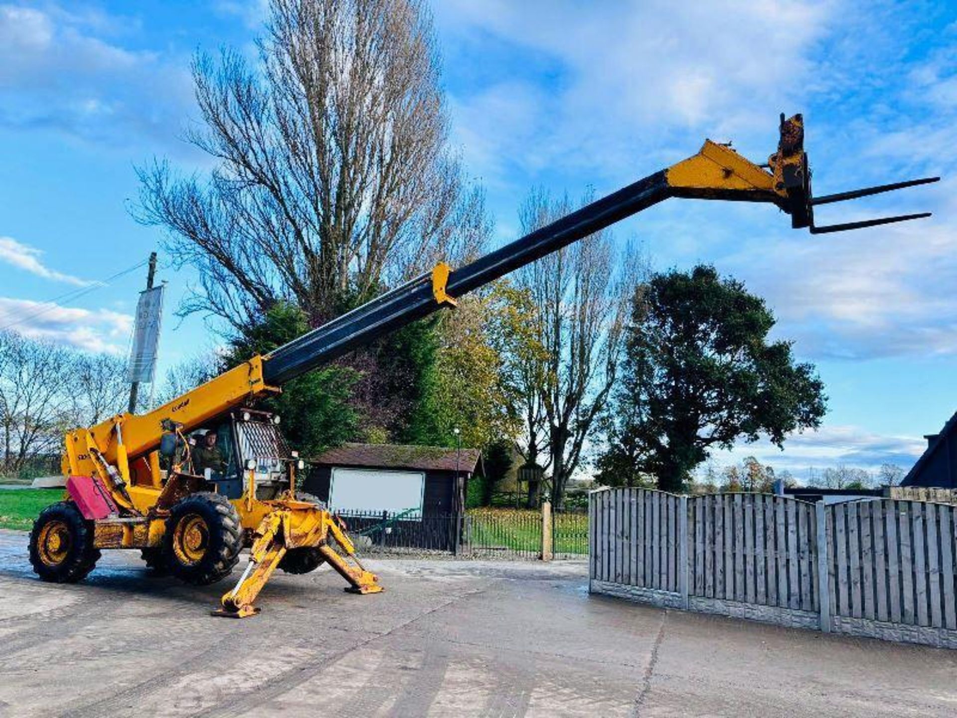 JCB 530-120 4WD TELEHANDLER *12 METERS* C/W PALLET TINES - Image 17 of 18