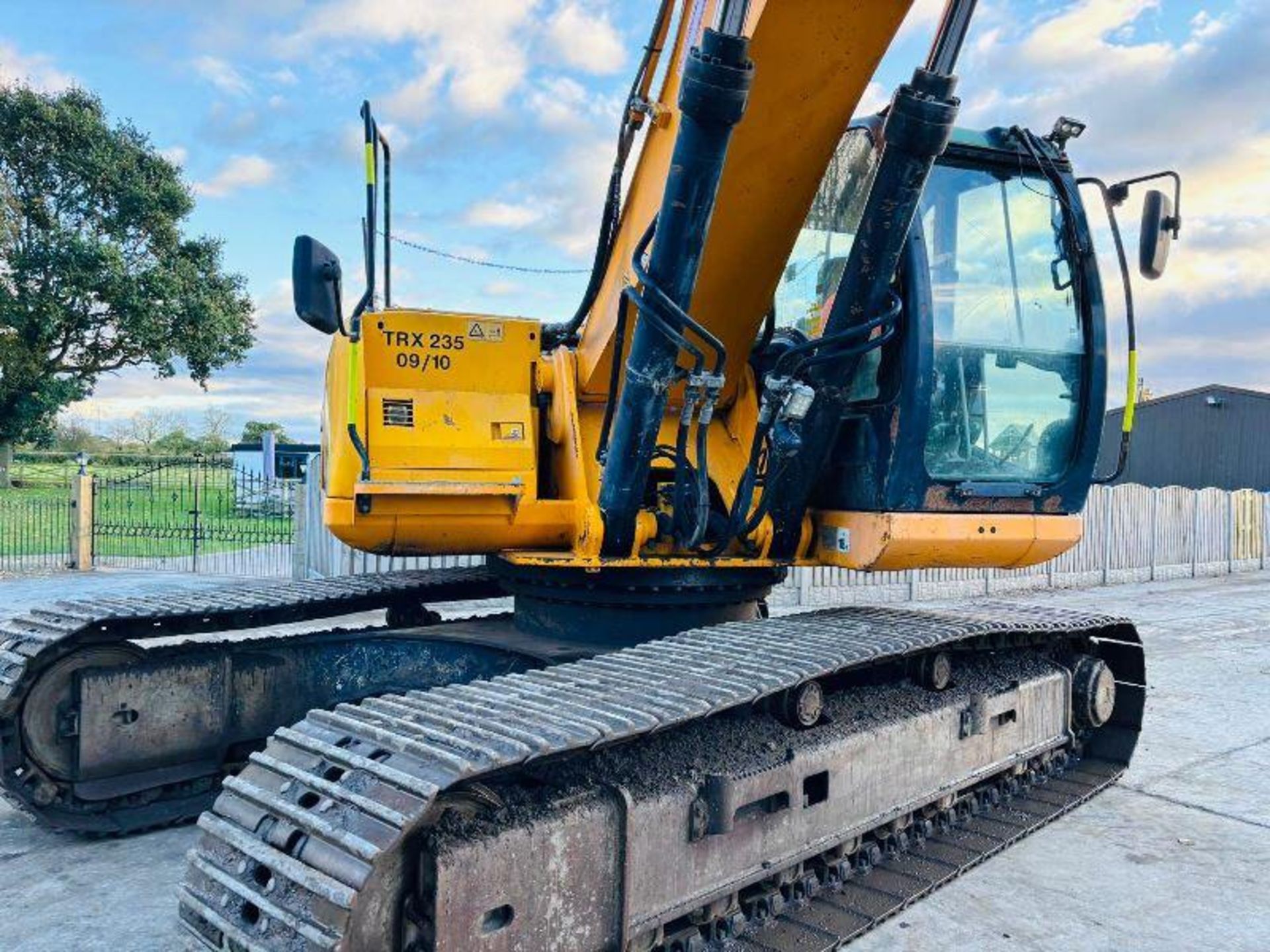 JCB JS360LC TRACKED EXCAVATOR *YEAR 2010* C/W REVERSE CAMERA - Image 10 of 19