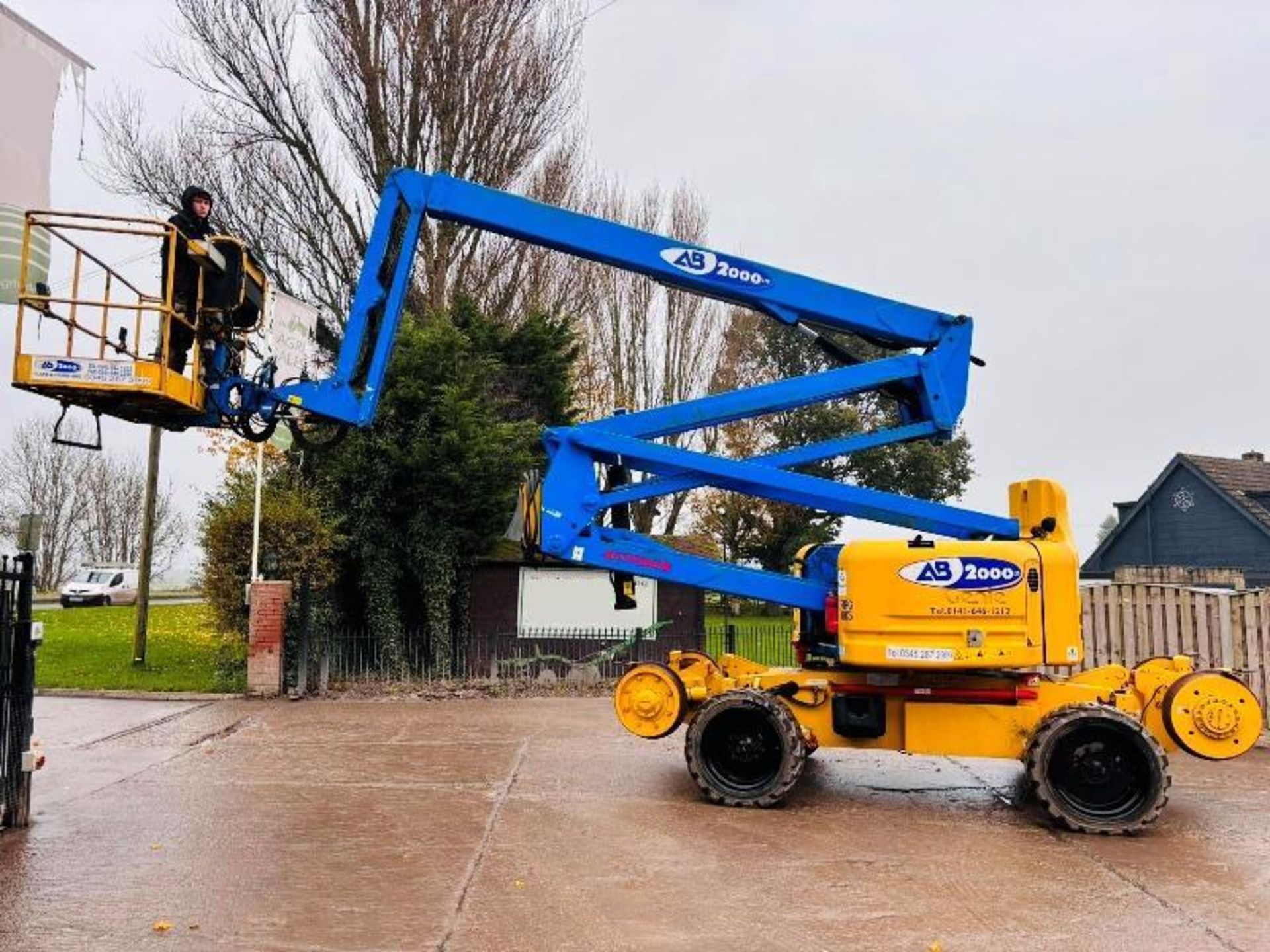 GENIE Z-60/34 4WD ARTICULATED RAIL ROAD BOOM LIFT *20.3 METERS* REMOTE CONTROL DRIVE