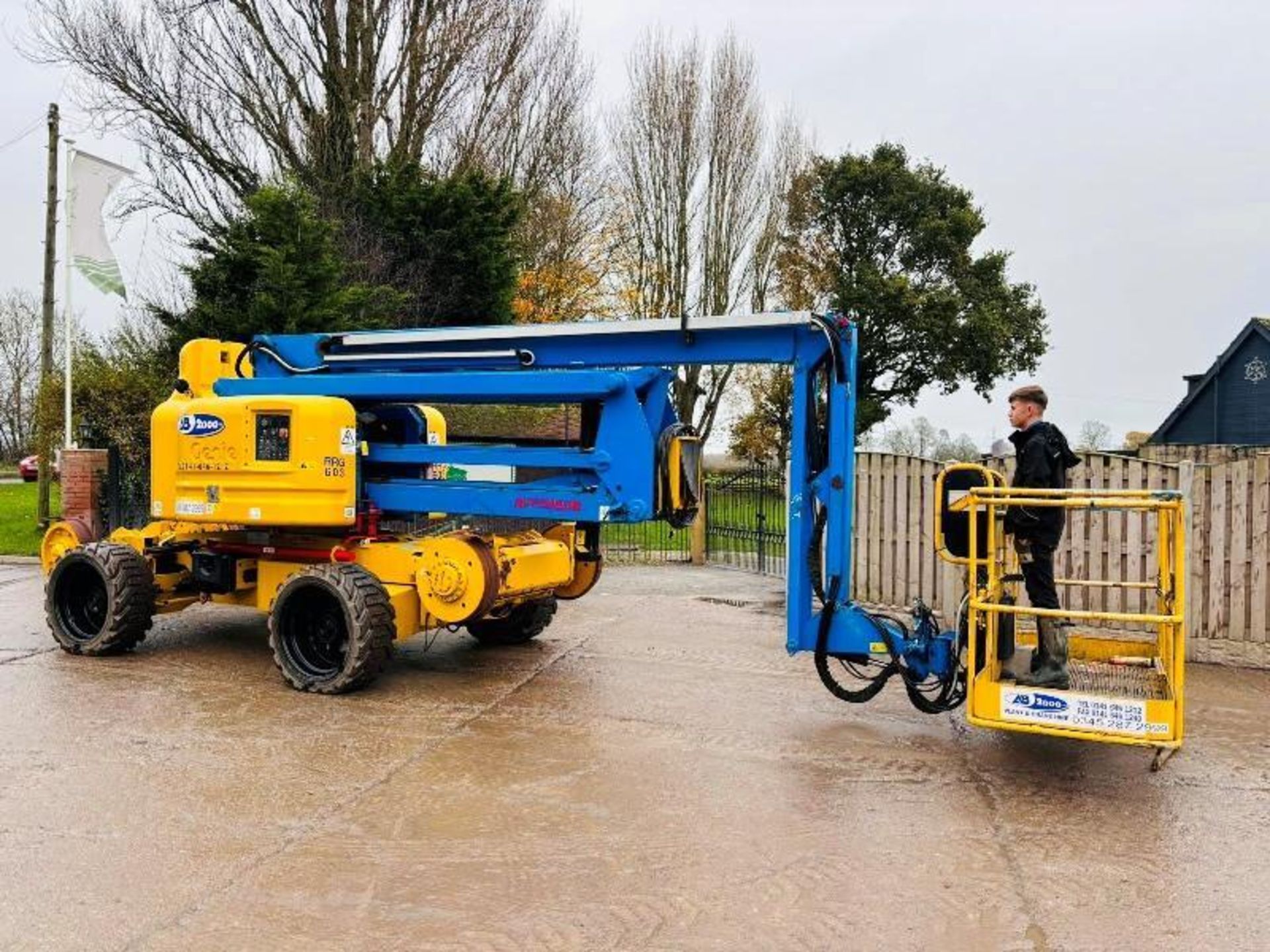 GENIE Z-60/34 4WD ARTICULATED RAIL ROAD BOOM LIFT *20.3 METERS* REMOTE CONTROL DRIVE - Image 3 of 15