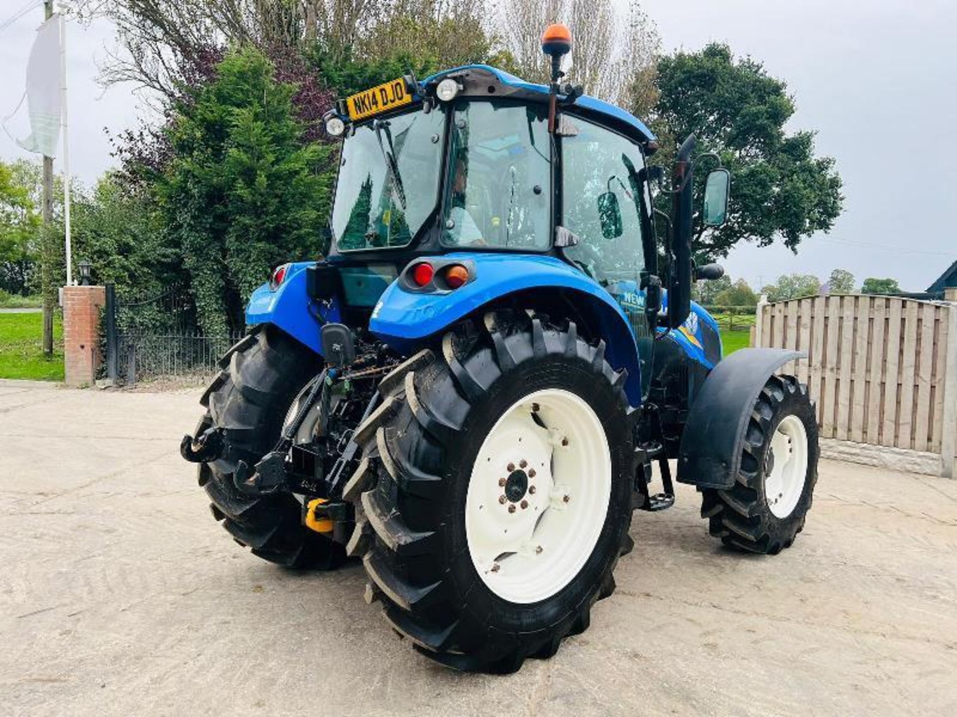 NEW HOLLAND T4-95 4WD TRACTOR *YEAR 2014, 4860 HOURS* C/W BRAND NEW TYRES - Image 18 of 20