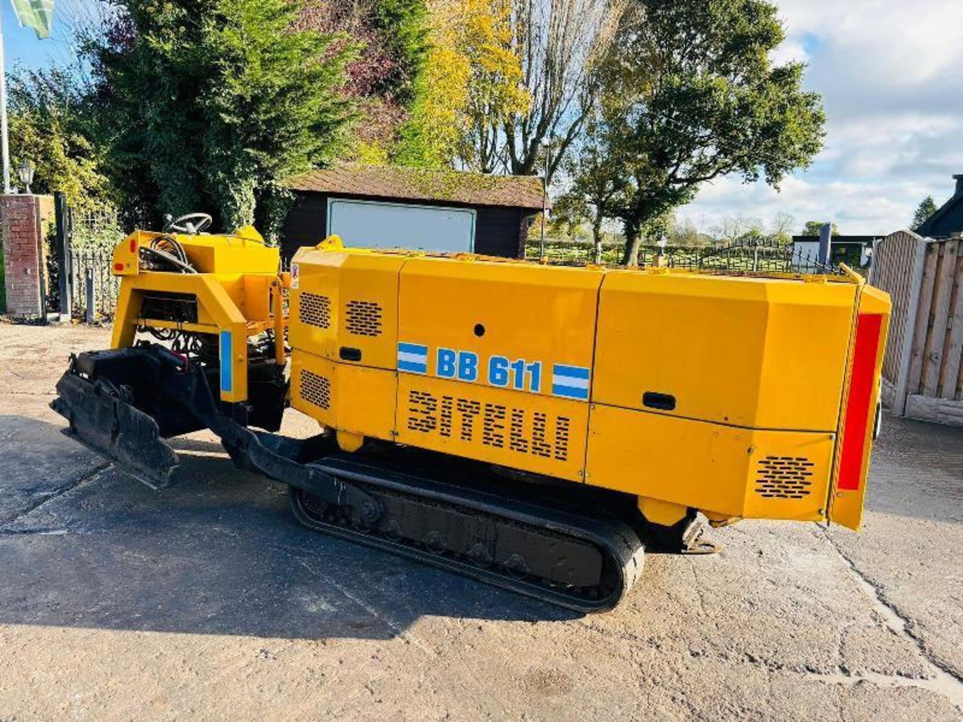 BITELLI BB611 TRACKED ASHPELT PAVER C/W 360 DEGREE SLEW HOPPER - Image 4 of 17