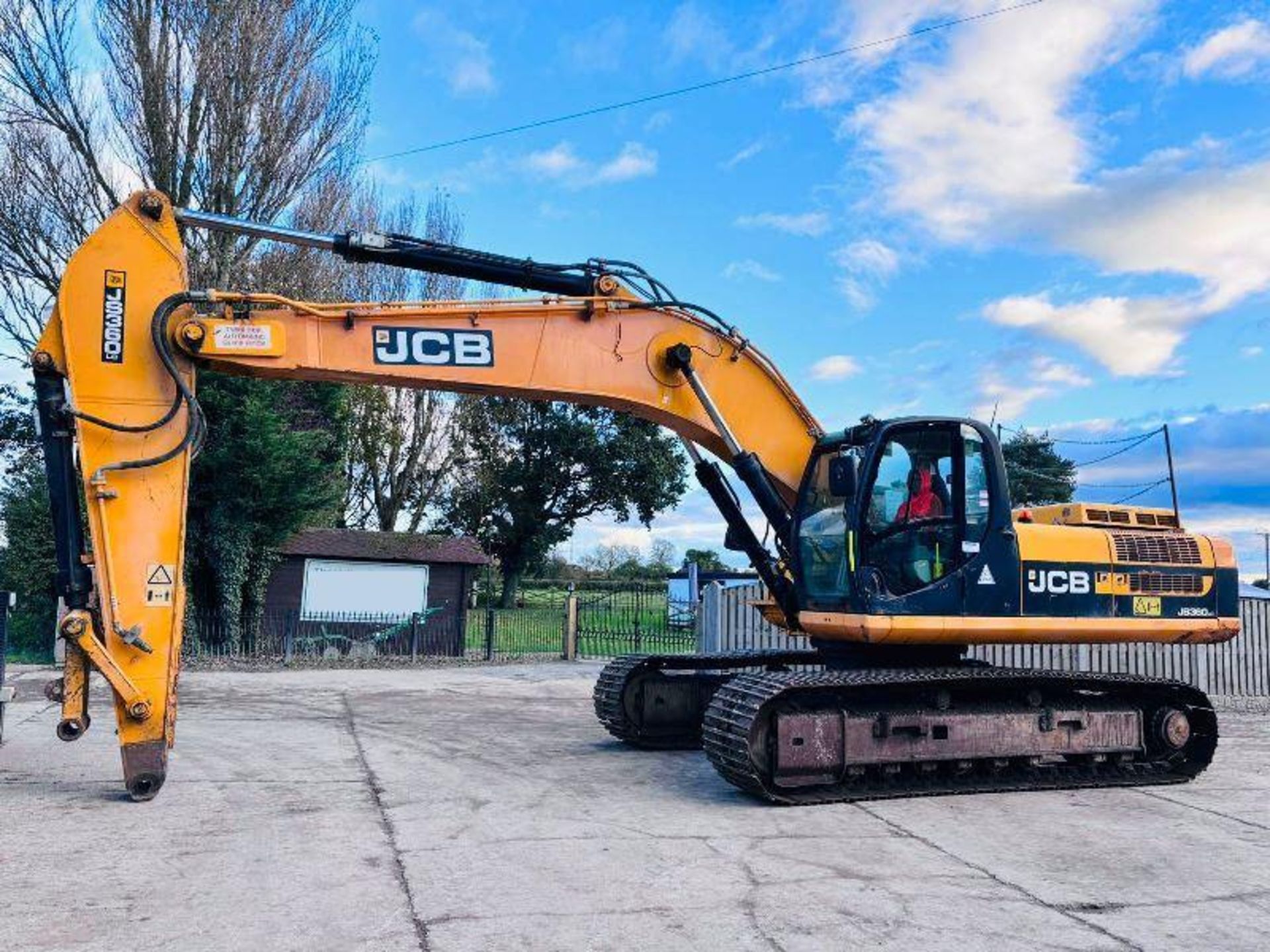 JCB JS360LC TRACKED EXCAVATOR *YEAR 2010* C/W REVERSE CAMERA