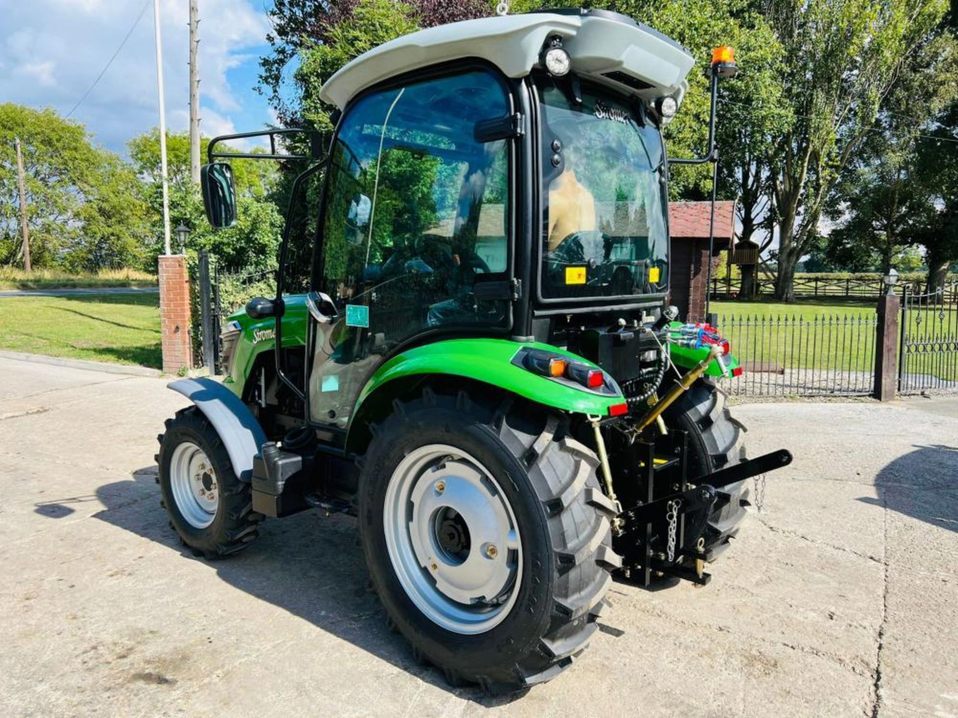 ** BRAND NEW SIROMER 404 4WD TRACTOR WITH SYNCHRO CAB ** - Image 5 of 17