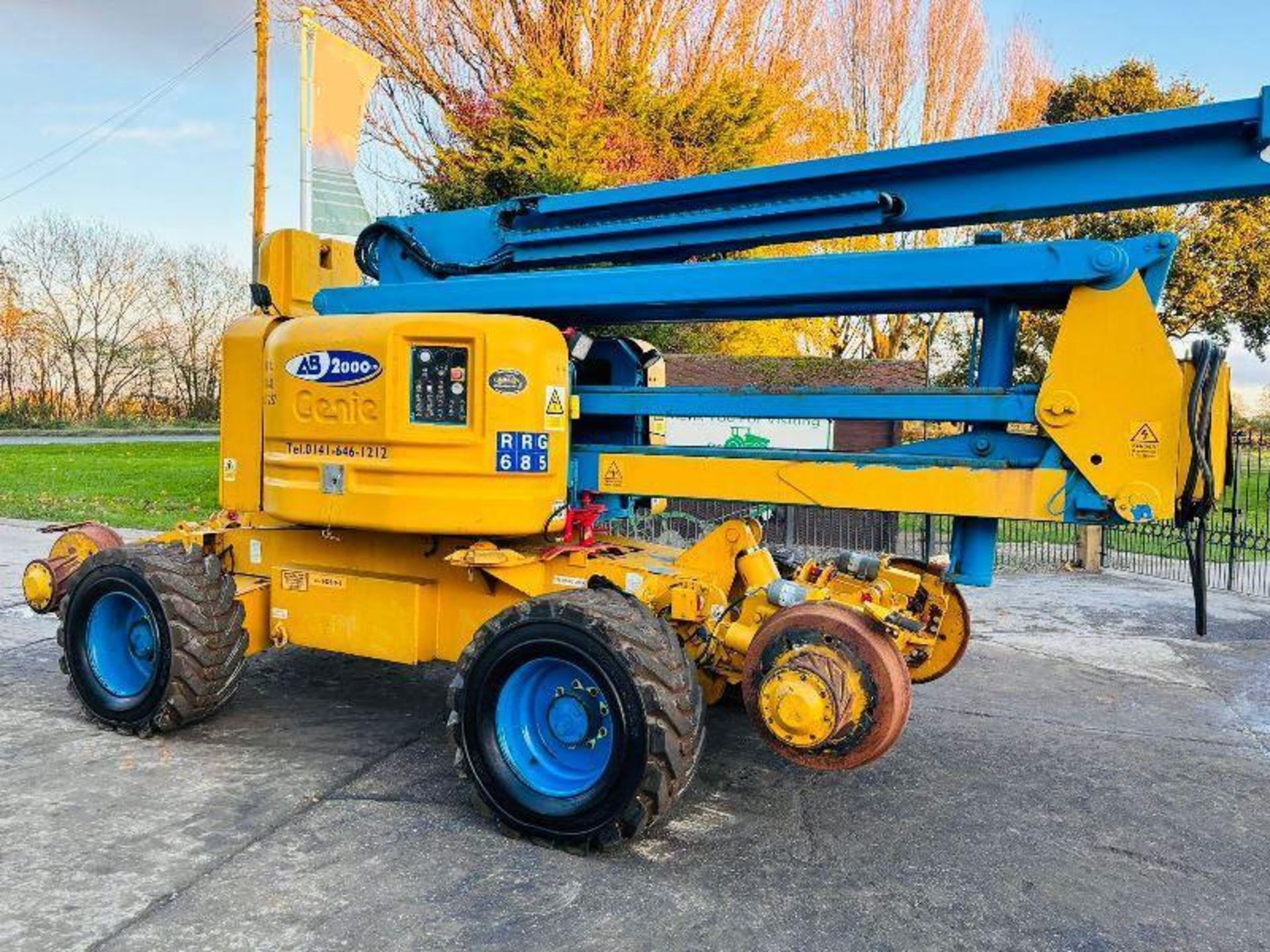 GENIE Z-60/34 4WD ARTICULATED RAIL ROAD BOOM LIFT * 20.3 METER REACH * - Image 2 of 15